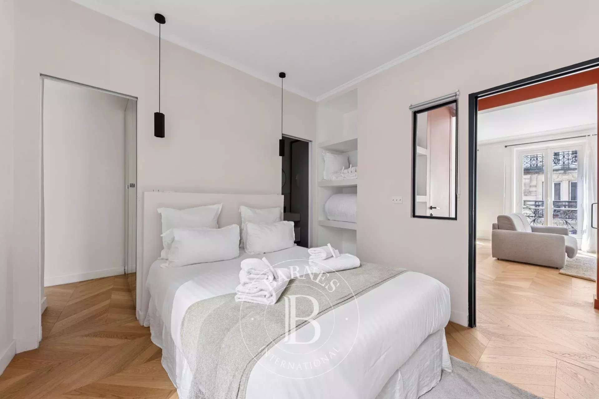 Paris 6 - Marché Saint-Germain - Fully renovated three-room apartment - Parquet, moldings, fireplace - View Saint-Sulpice - Haussmann building - picture 10