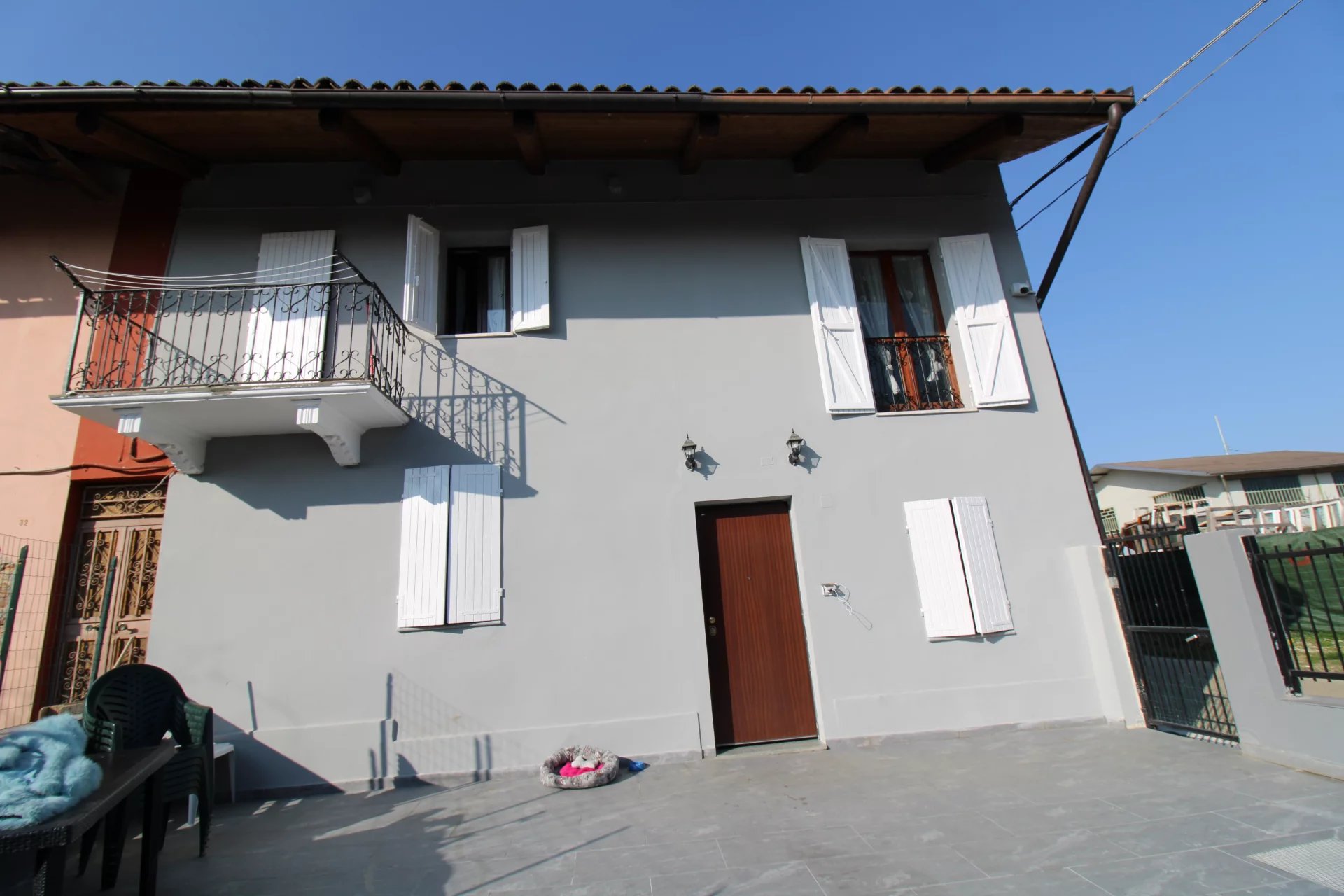 tigliole  casa con cortile