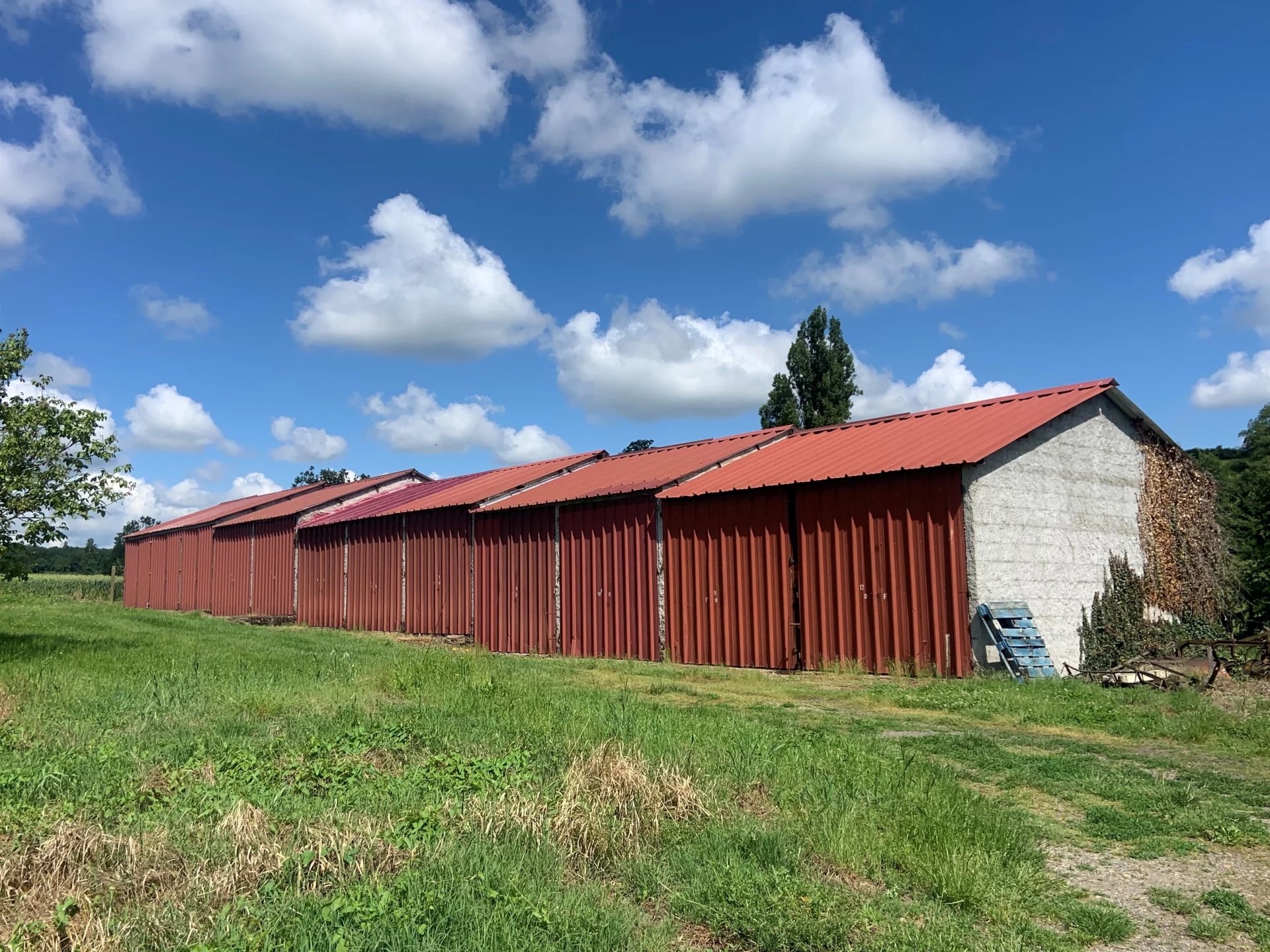 A VENDRE - Lot de 12 garages loués à BRUGHEAS