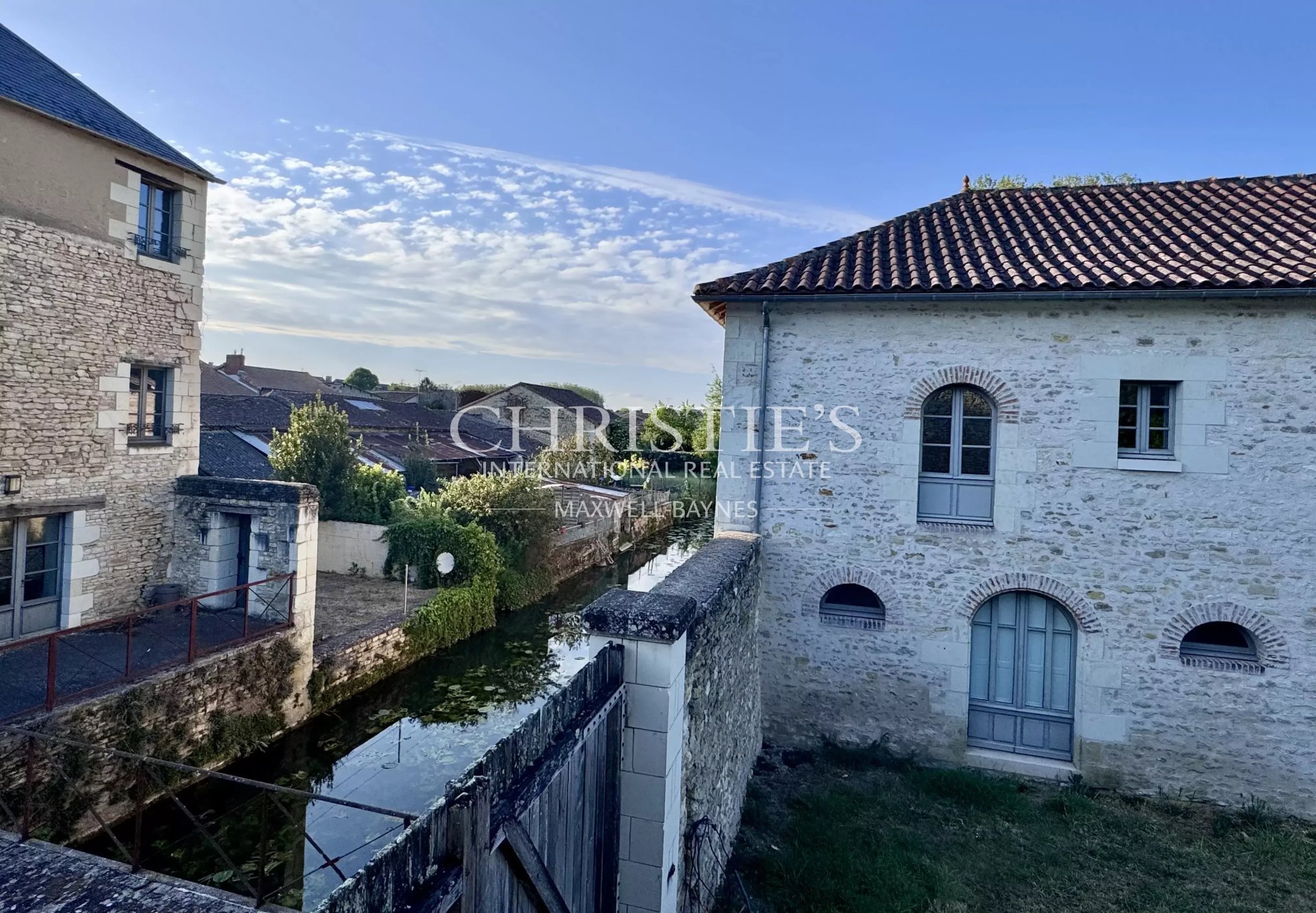 9 Bedroom Villa/Townhouse's Image 37