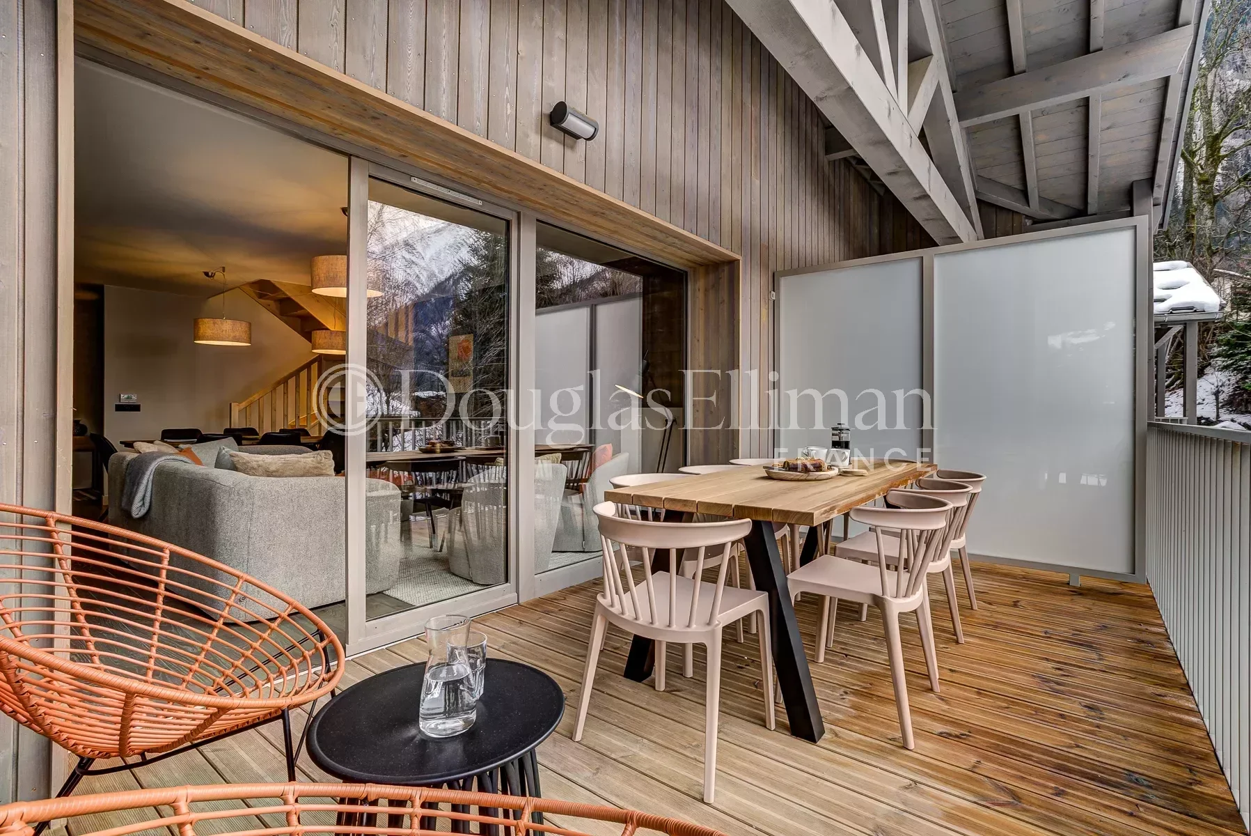 CHAMONIX – Penthouse duplex de 4 chambres, récemment construit, proche du centre-ville - Image nᵒ3