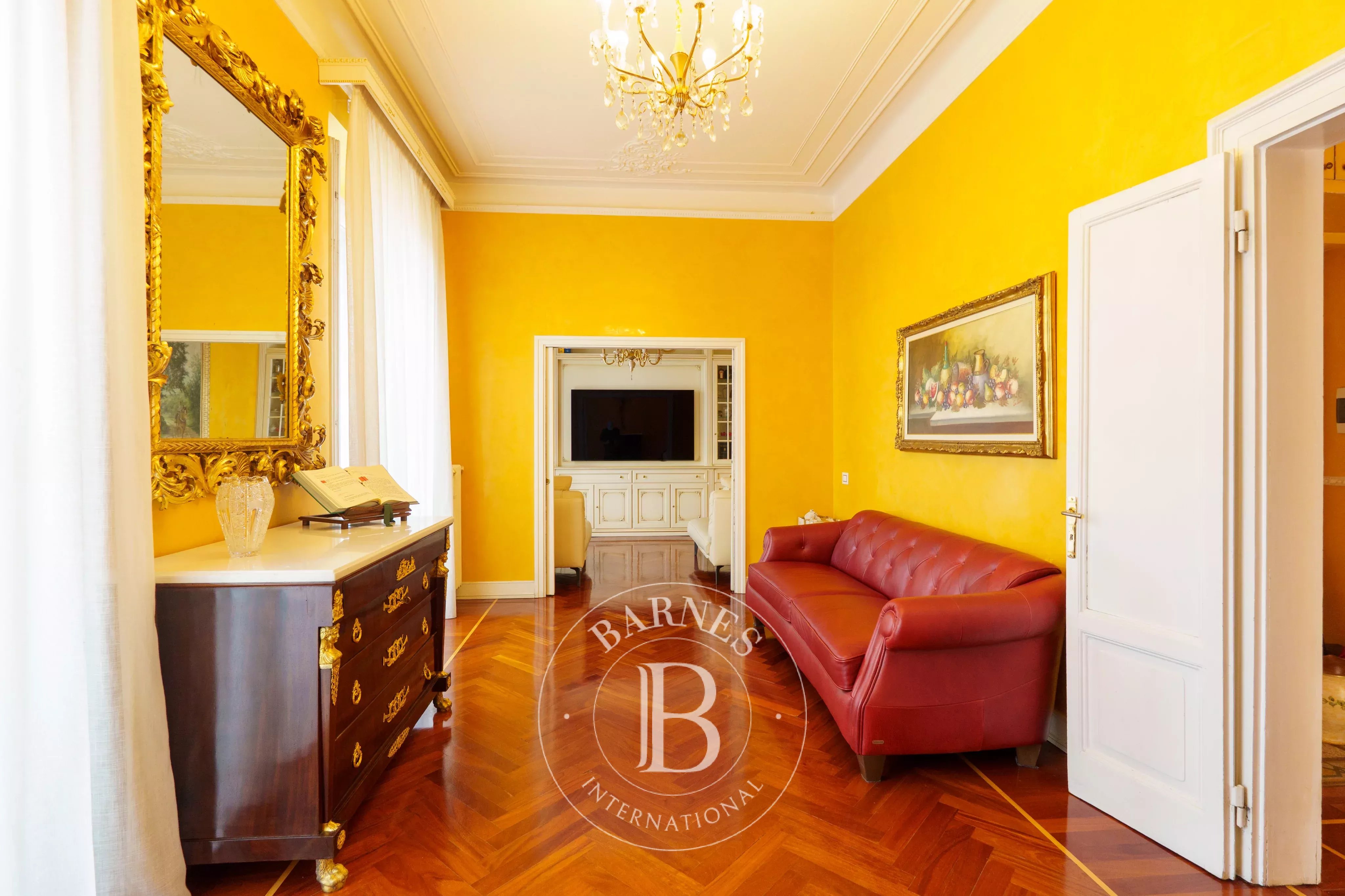 Luxury Apartment a few steps from the centre of Como - picture 6