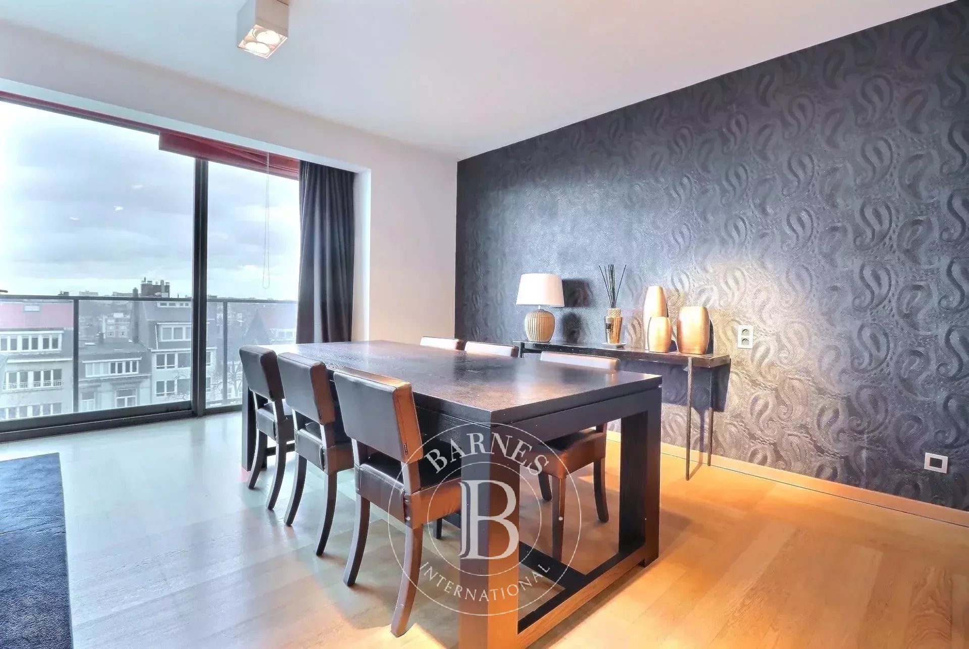 Avenue Louise - Appartement meublé 2ch + terrasse + garage (optionnel)