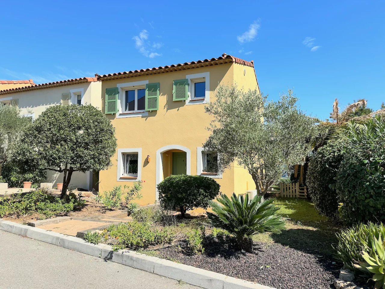 Maison indépendante avec vue sur la mer dans un domaine de luxe + piscine et courts de tennis.