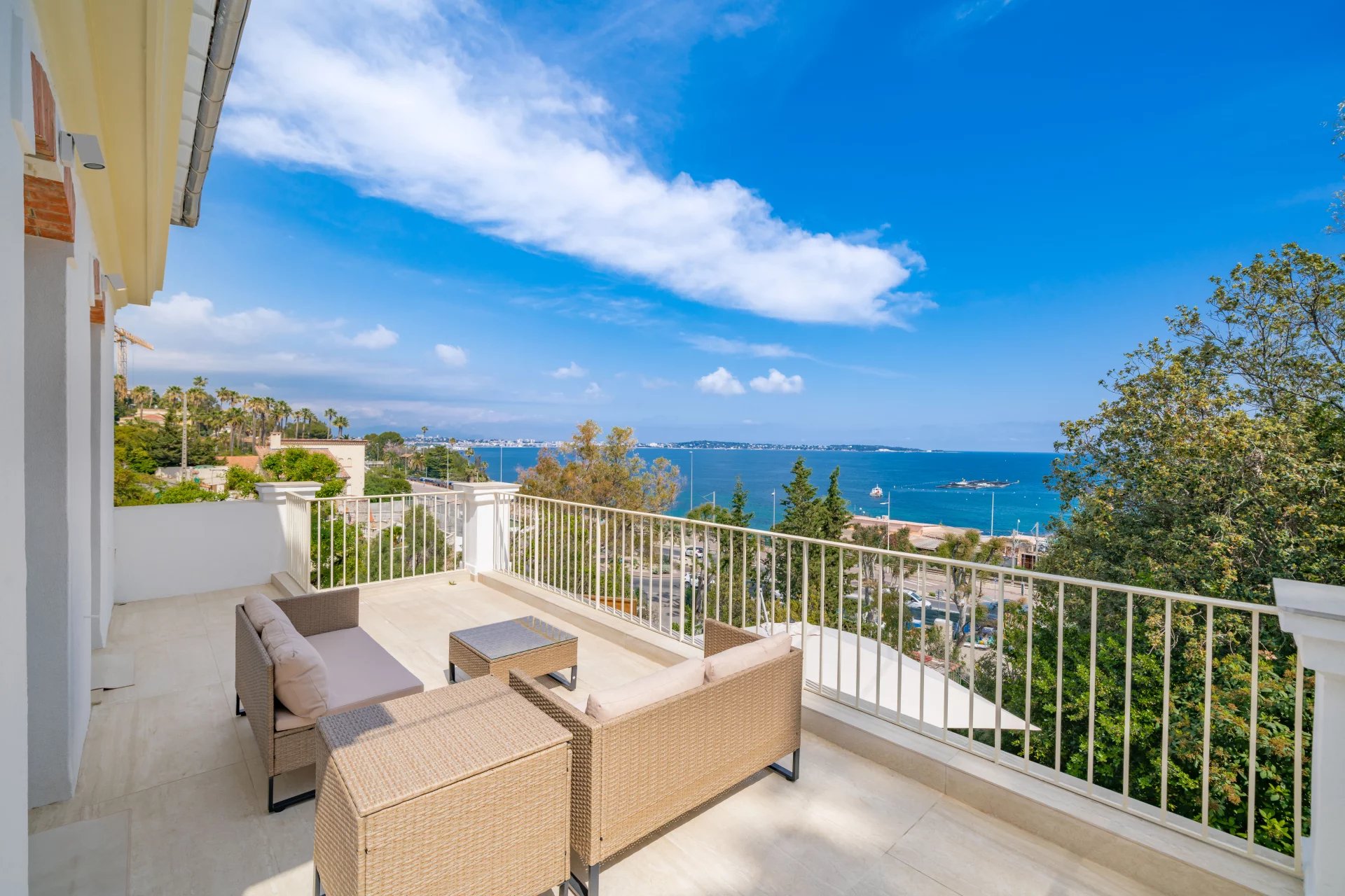 CANNES EDEN ÉLÉGANTE VILLA RÉNOVÉE AVEC VUE MER - Photo 4