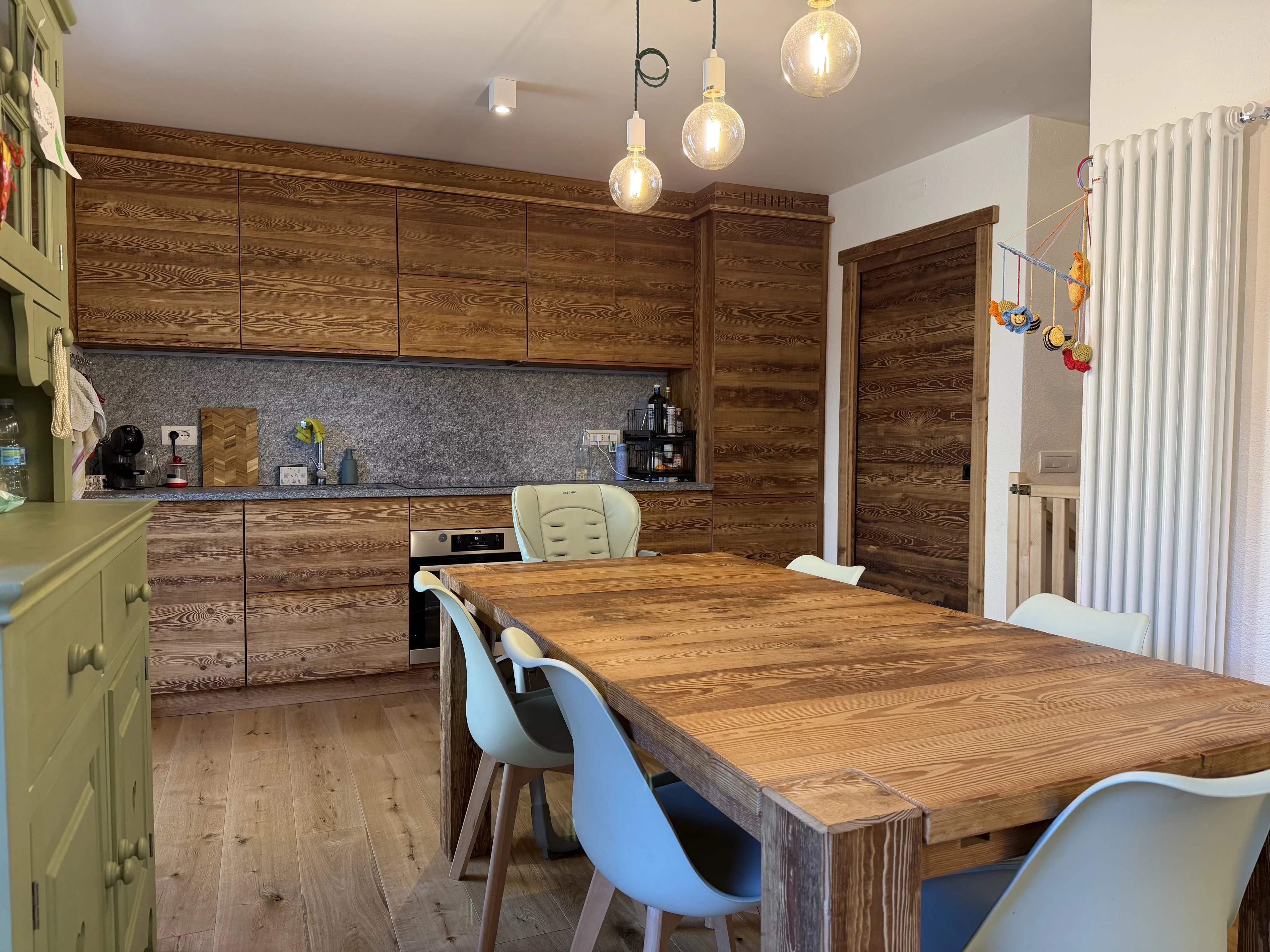 CHARMING FOUR-ROOM APARTMENT OVER TWO LEVELS WITH GARAGE — photo 13
