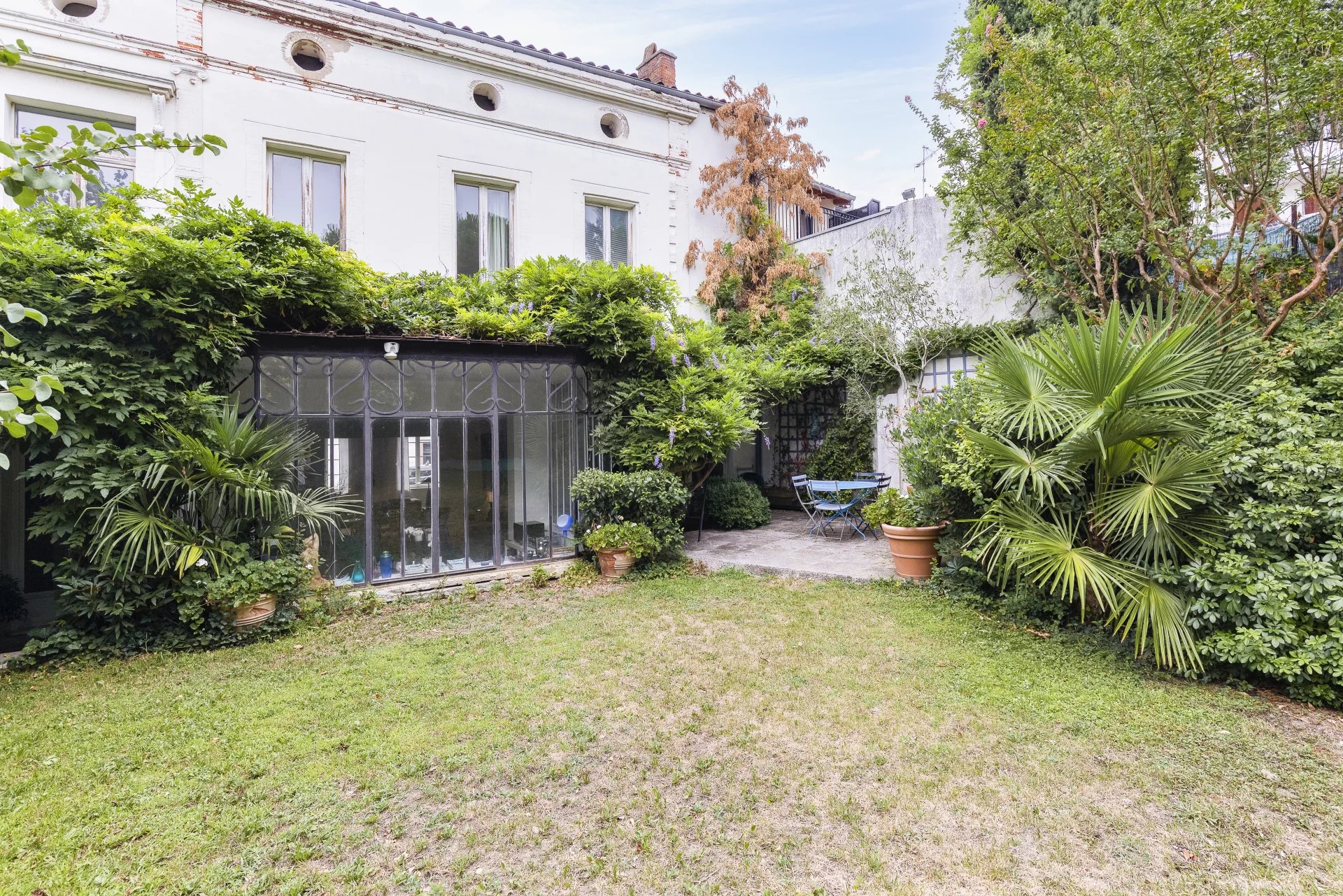 TOULOUSE SAINT CYPRIEN, 19TH CENTURY HOUSE WITH 390M² OF LIVING SPACE, GARDEN AND SWIMMING POOL - picture 1