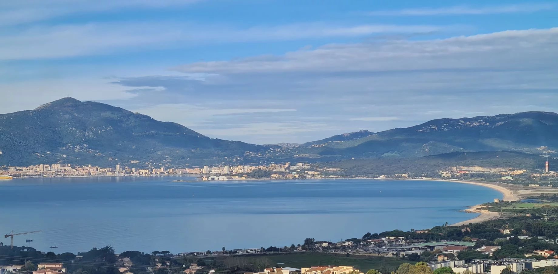 Dossier Confidentiel Magnifique propriété moderne située à PORTICCIO vue mer époustouflante .