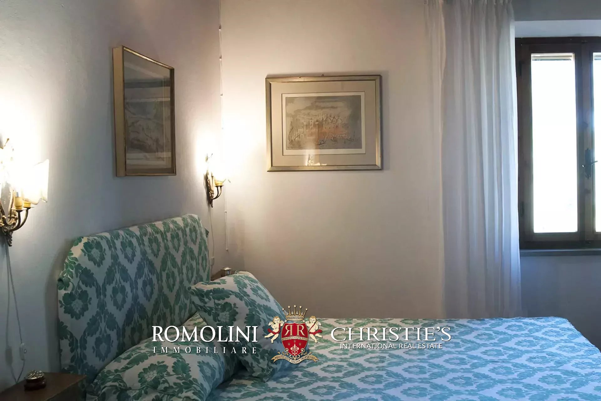 18 Bedroom Vineyard's Image 89