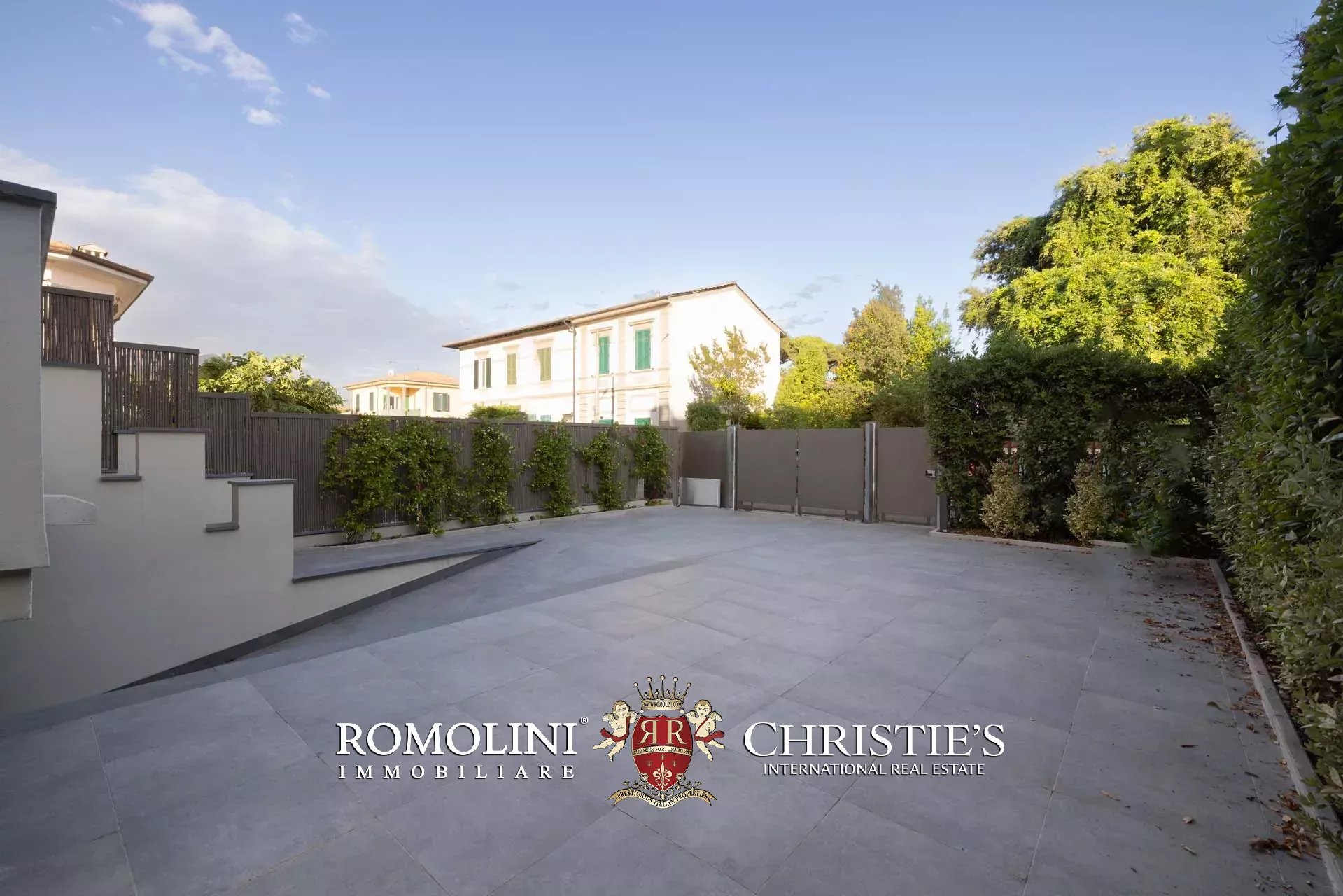 5 Bedroom Villa/Townhouse's Image 49