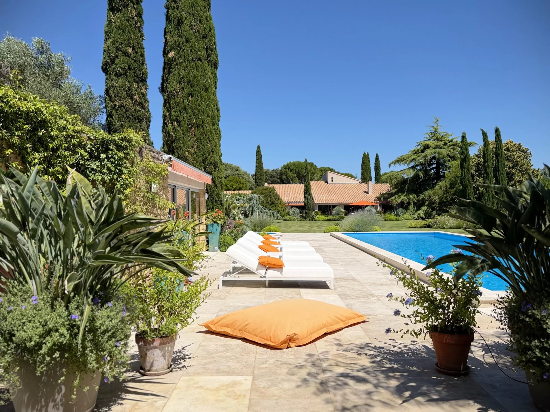 5 Bedroom Villa/Townhouse's Image 3