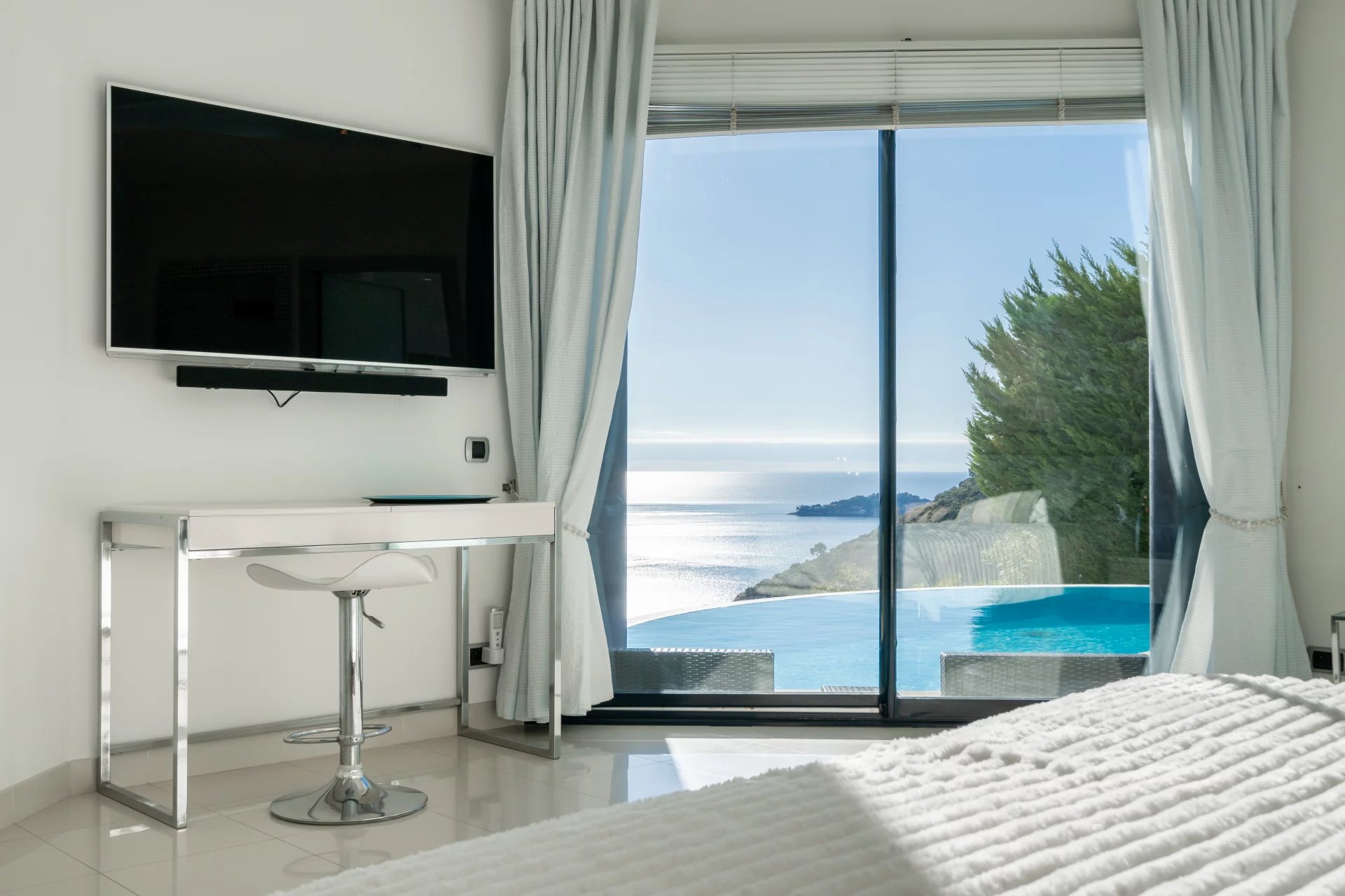 Exceptional Contemporary Villa with Panoramic Sea Views