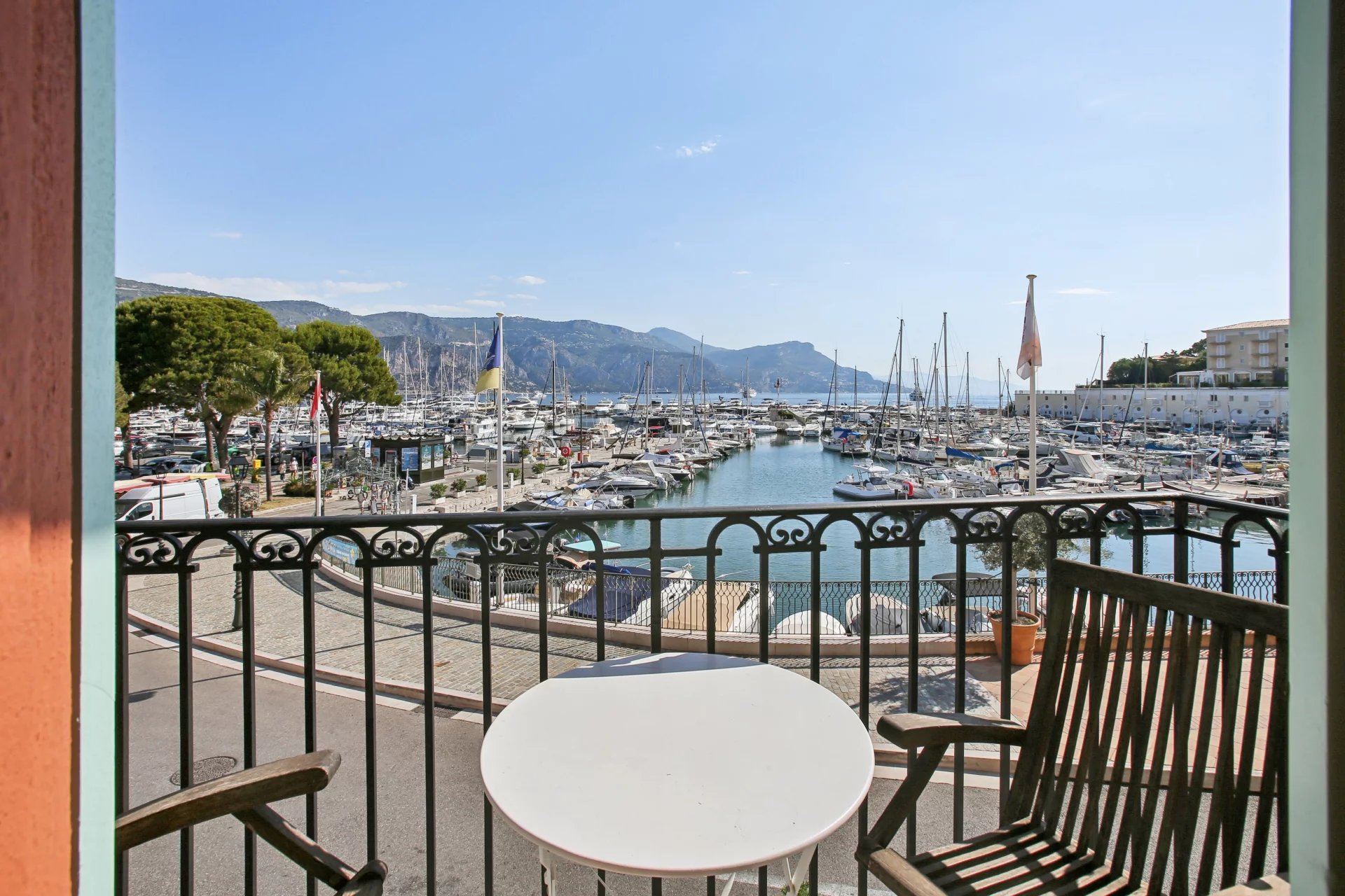 Lägenhet vid hamnen med terrass och havsutsikt i Saint-Jean-Cap-Ferrat