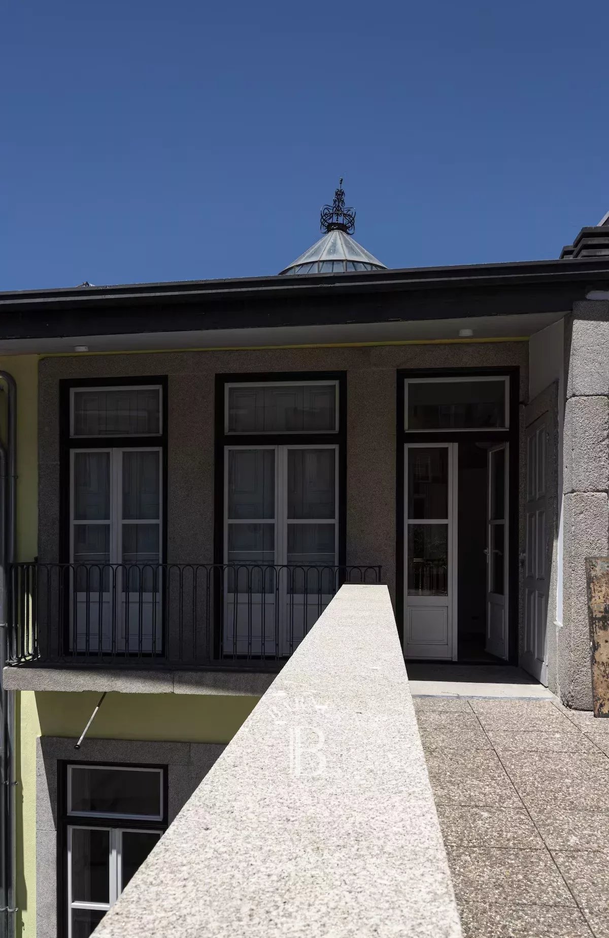 Porto Low-Rise Building