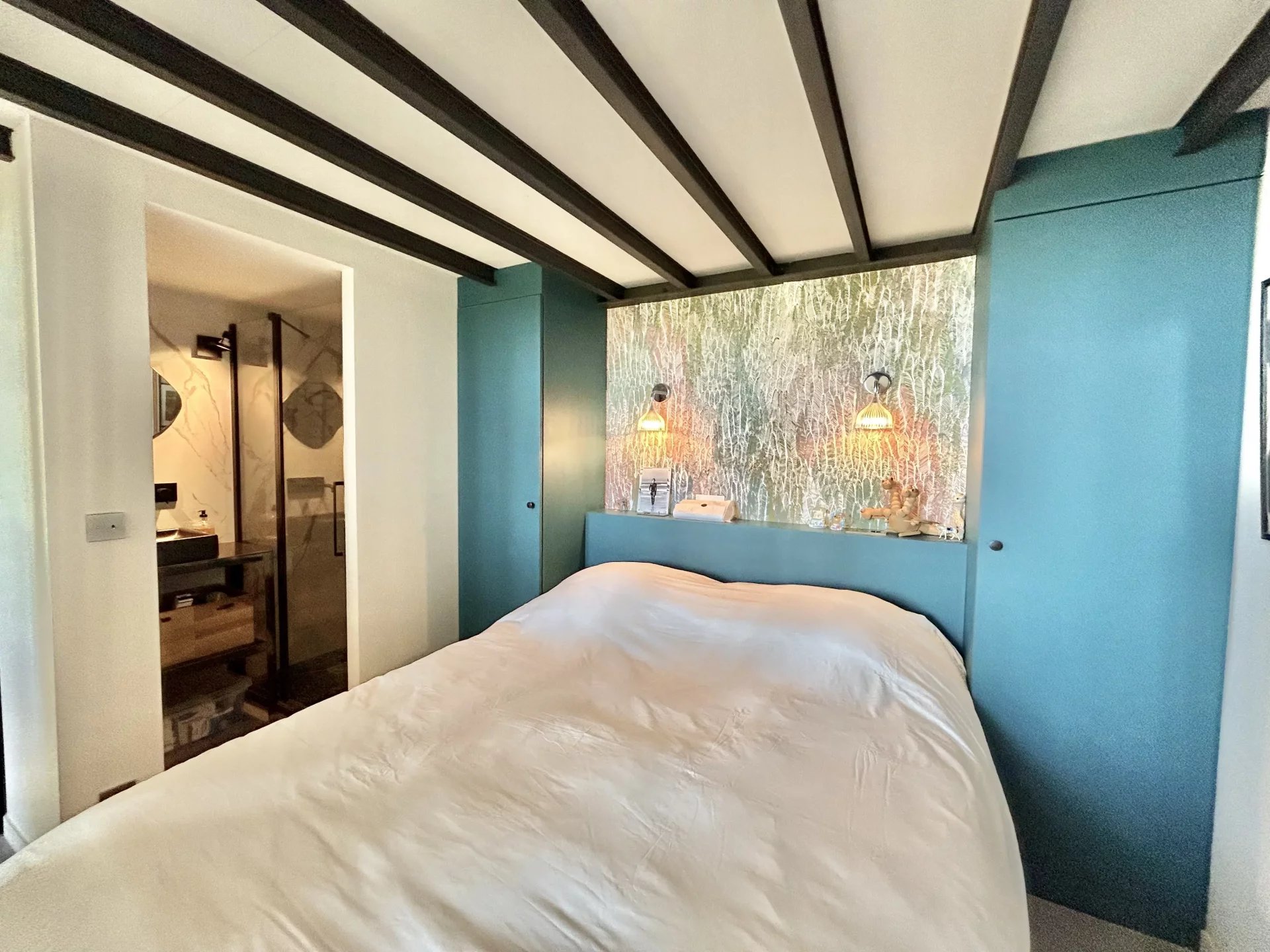 Elegant 3-Bedroom Apartment with Sea View in Cannes