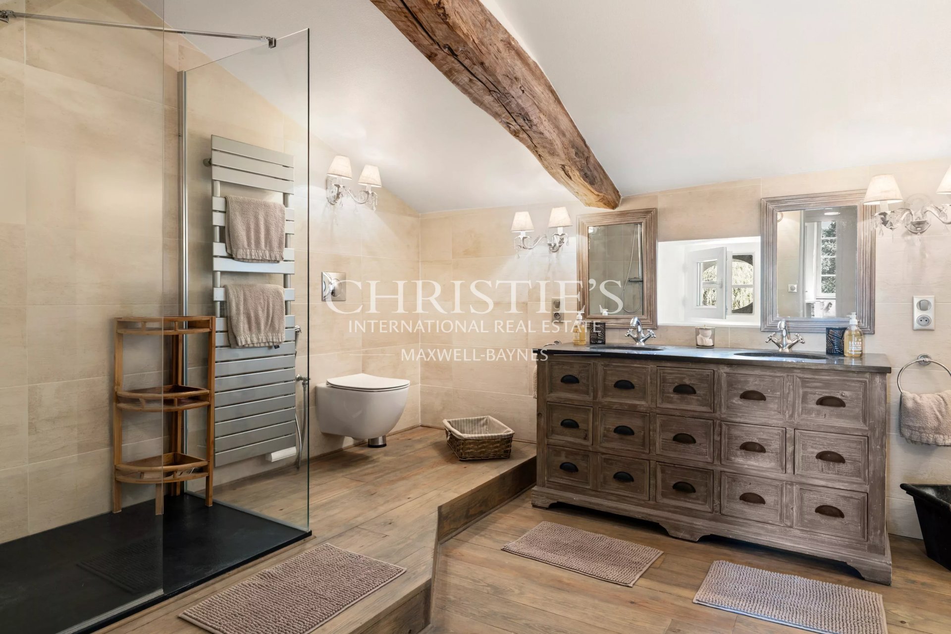 6 Bedroom Villa/Townhouse's Image 12