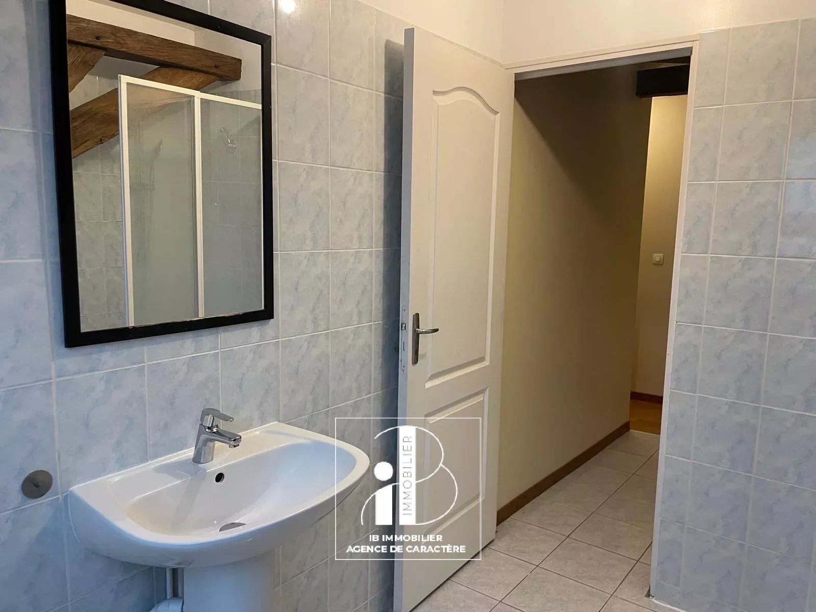 MORET-SUR-LOING - NEAR TOWN CENTER - 3-ROOM DUPLEX OF 80 m² WITH PARKING SPACES