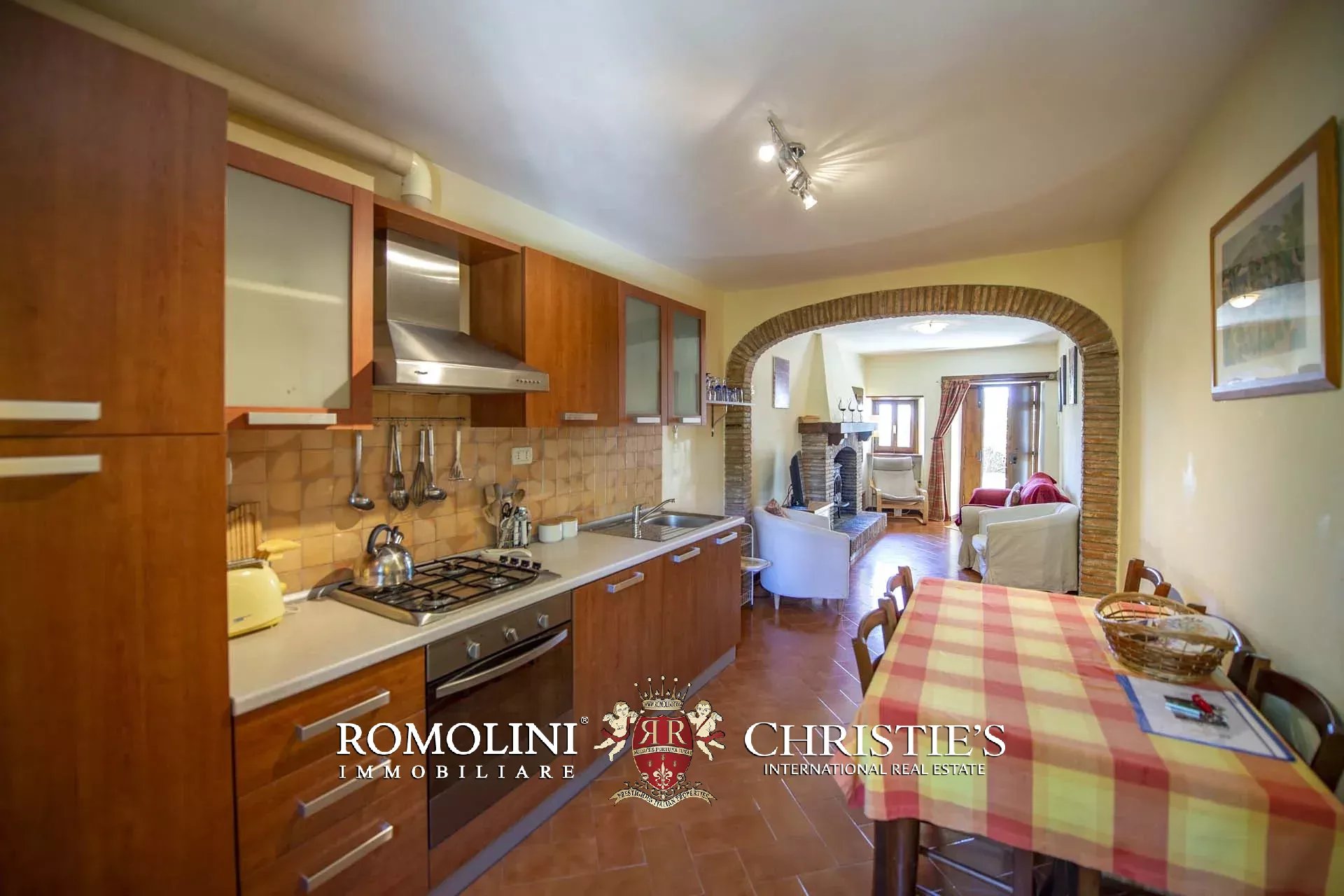 MANOR HOUSE FOR SALE IN CAPRESE MICHELANGELO, TUSCANY