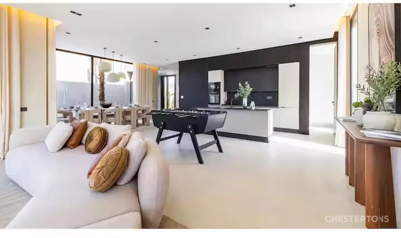  Image of Villa - 5 Bedrooms for Sale in Marrakech-Ménara-Marrakech-Morocco, Image 7