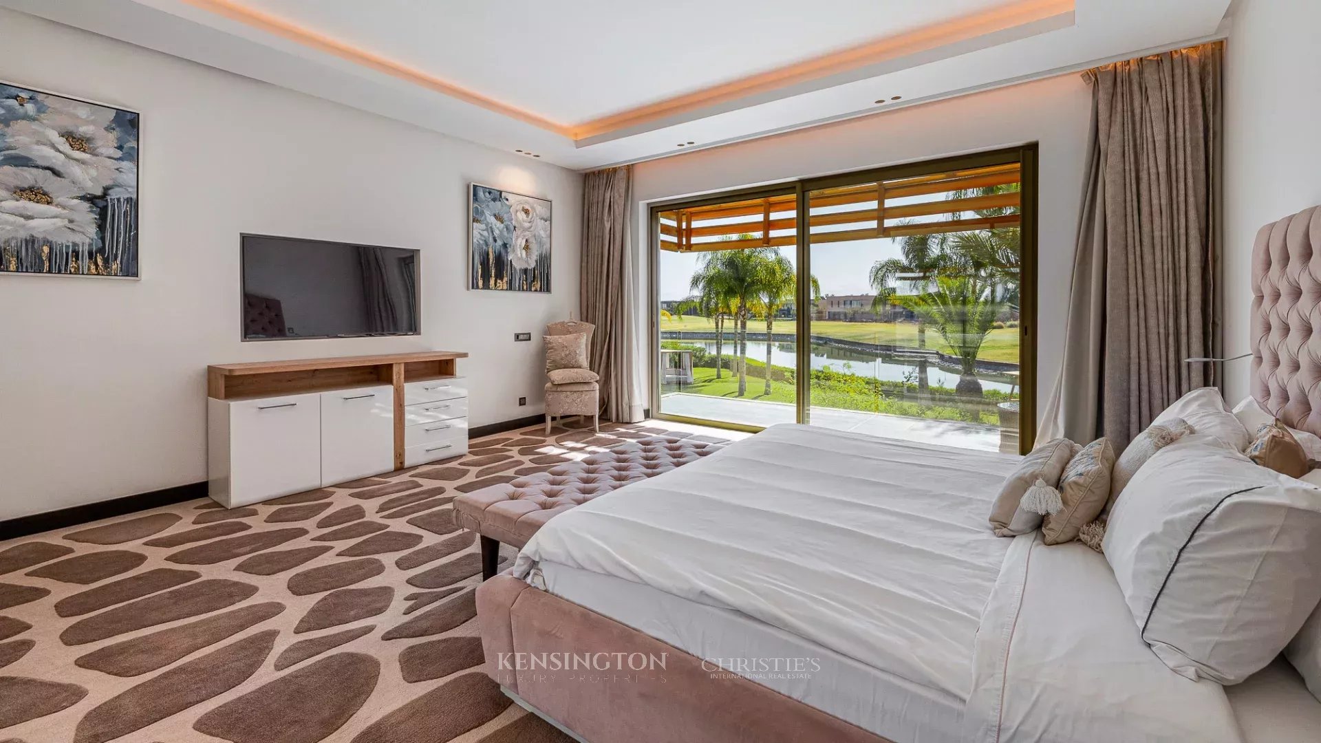6 Bedroom Villa/Townhouse's Image 45