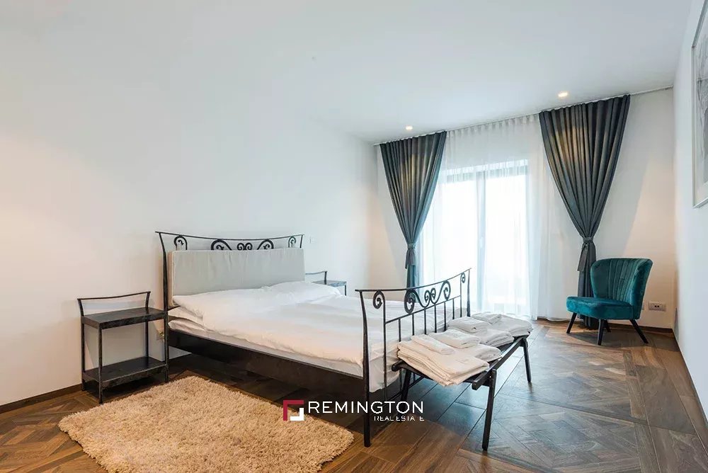 5 Bedroom Villa/Townhouse's Image 32