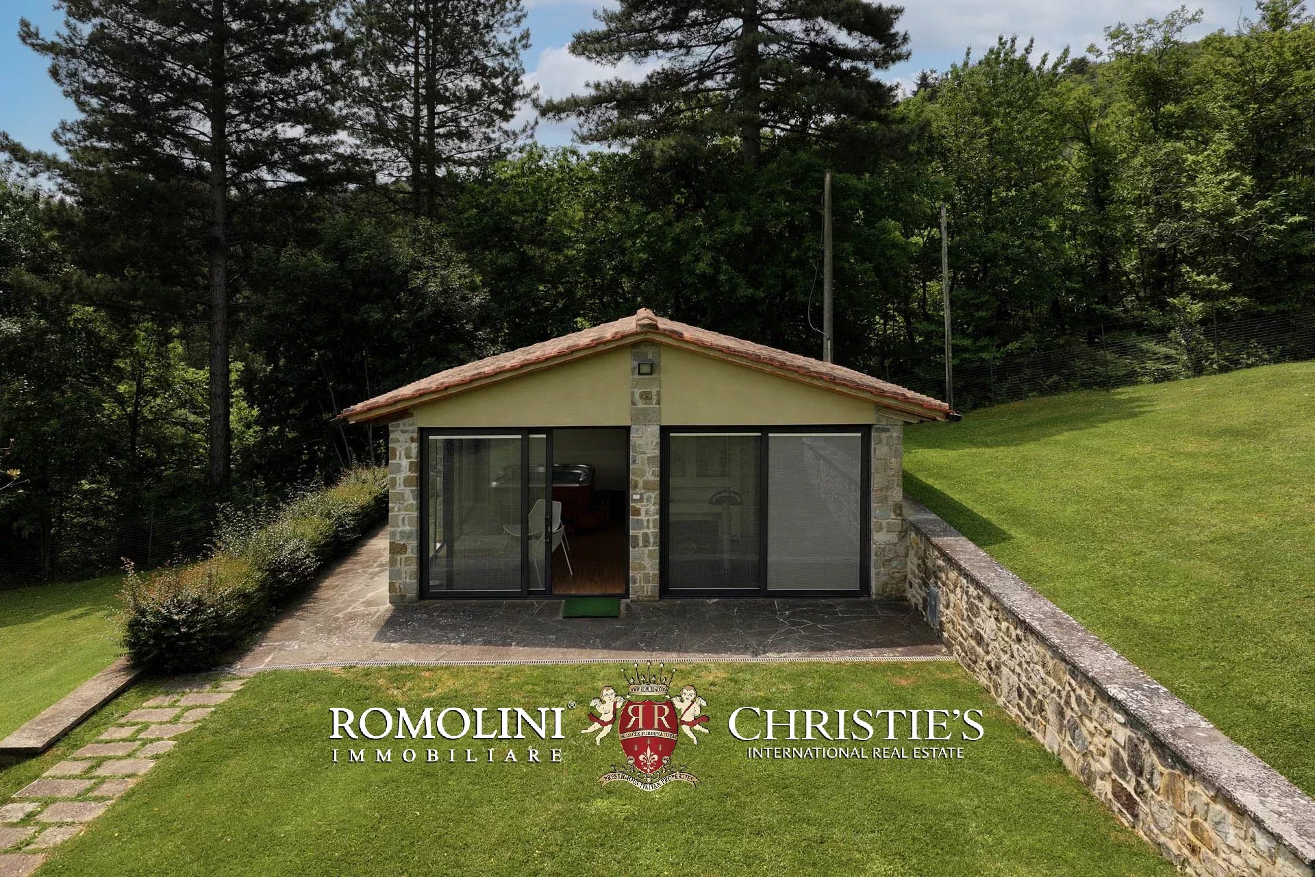 6 Bedroom Villa/Townhouse's Image 28