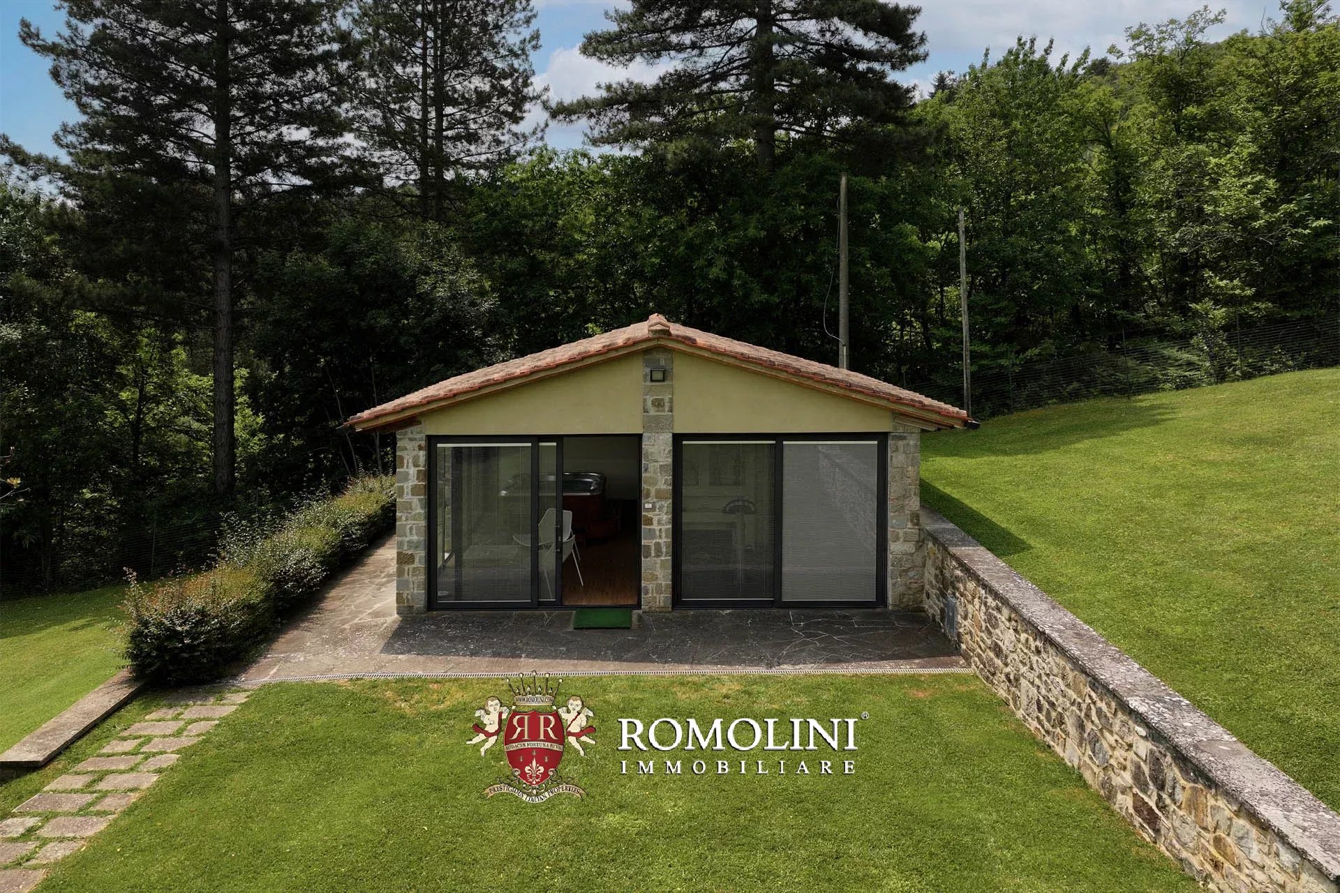 6 Bedroom Villa/Townhouse's Image 28