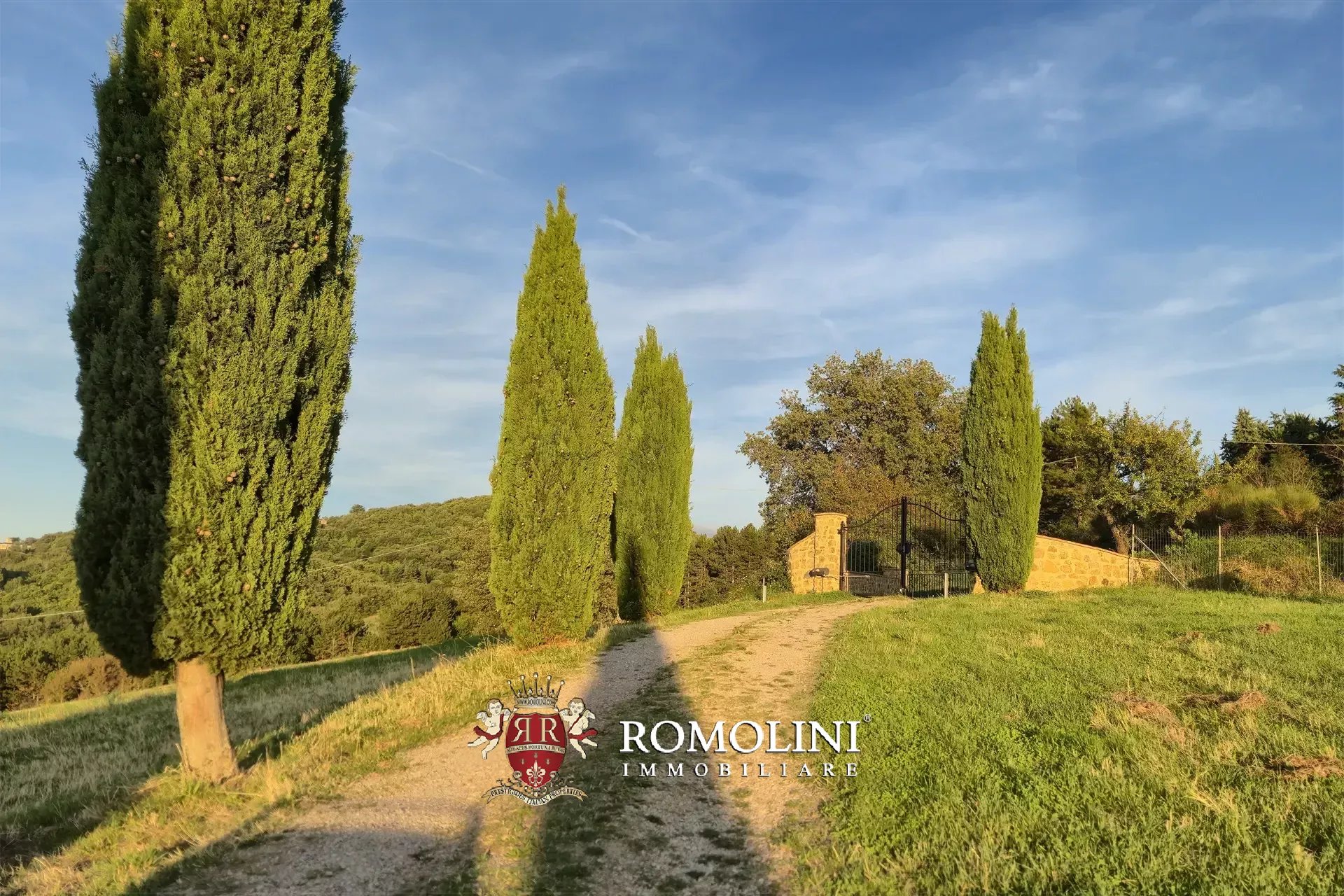 RUSTIC FARMHOUSE WITH POOL FOR SALE IN MOUNT AMIATA, MAREMMA