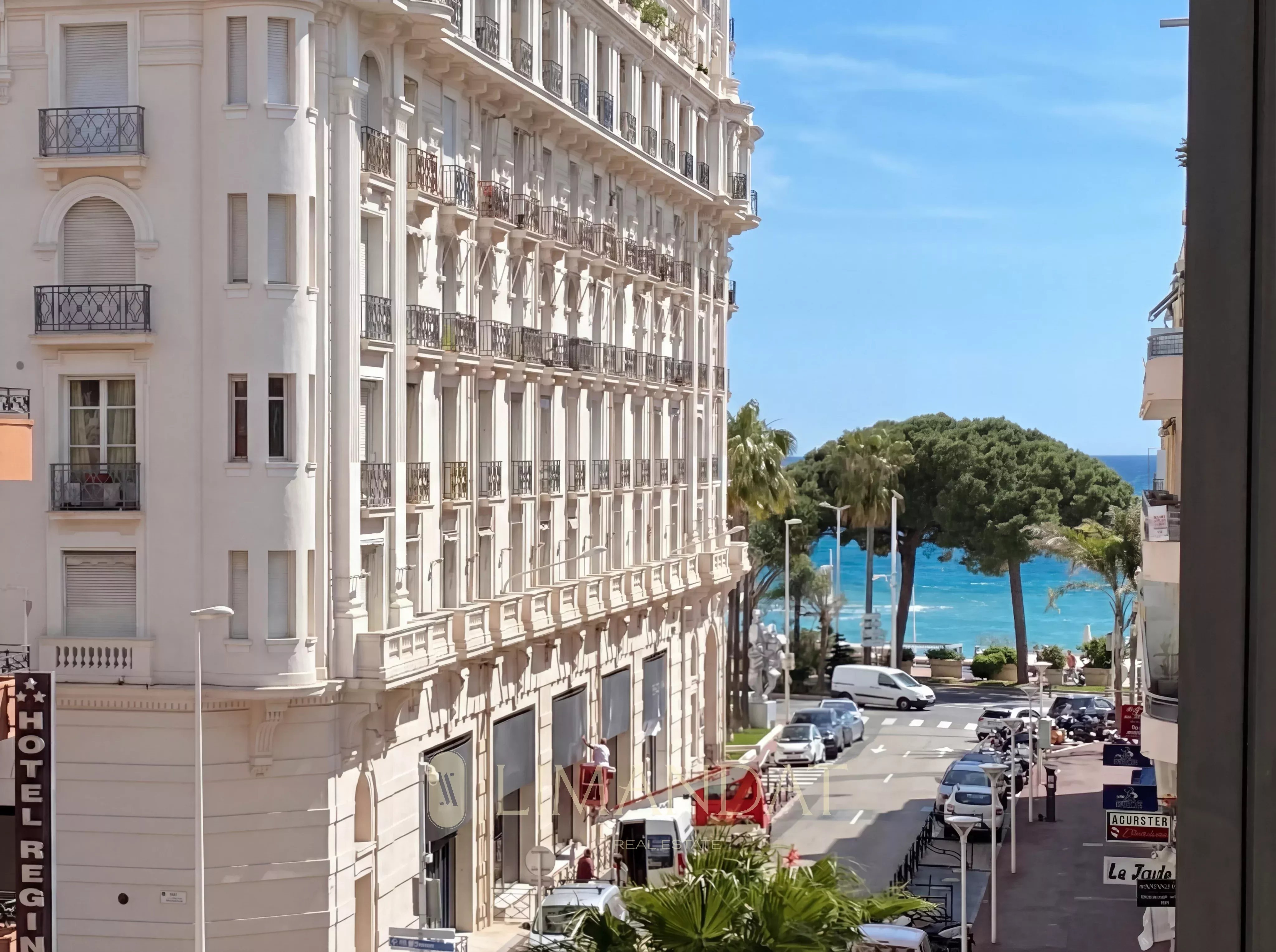 À VENDRE - PLATEAU 200 m² + GARAGE - CANNES BANANE