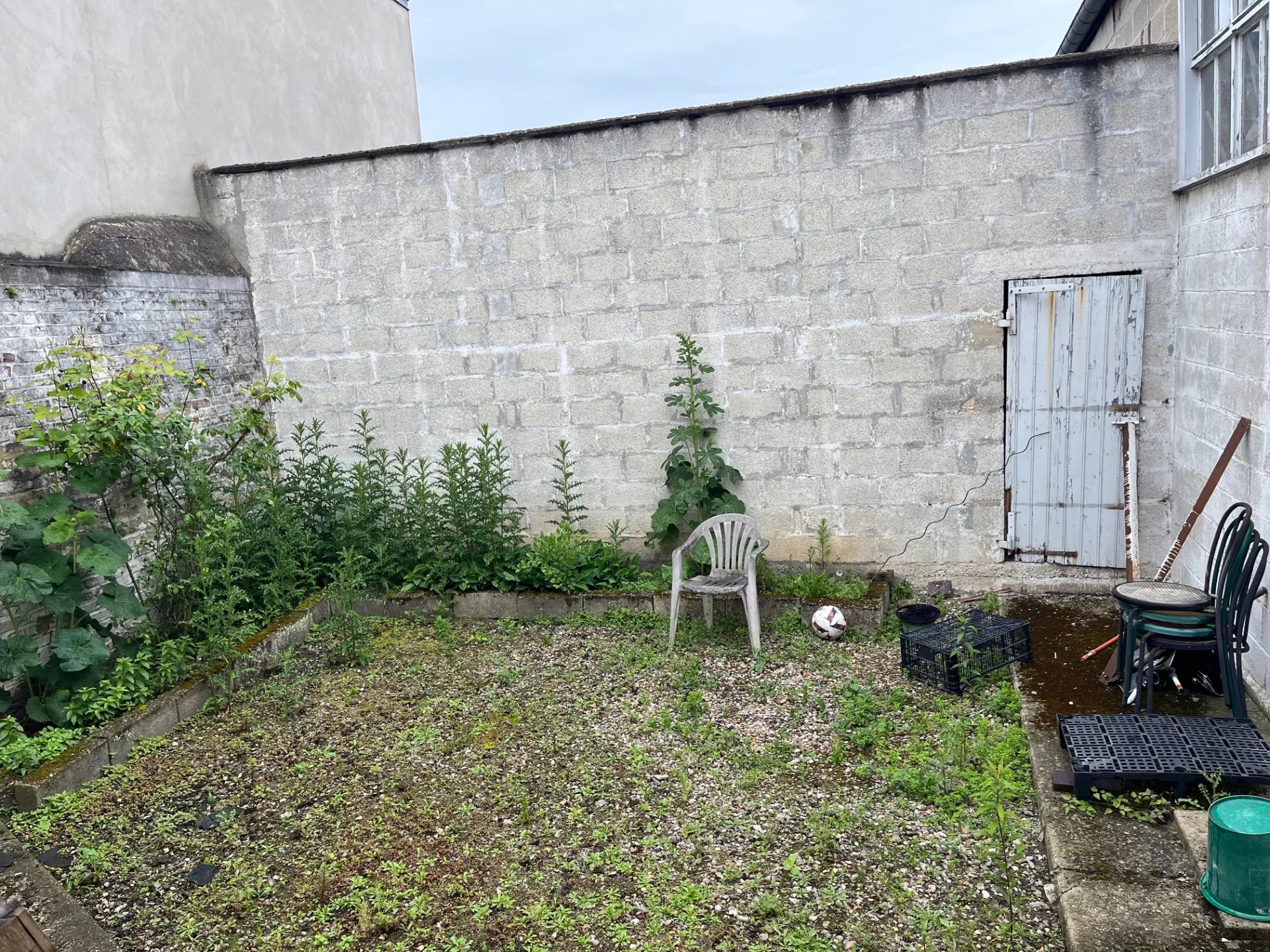 Quartier Saint-Acheul / Grande salle de restaurant / Possibilité bureaux / Une Cour — photo 4