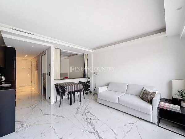 Luxury Renovated Apartment for Sale in Cannes Banane with Terrace — photo 4
