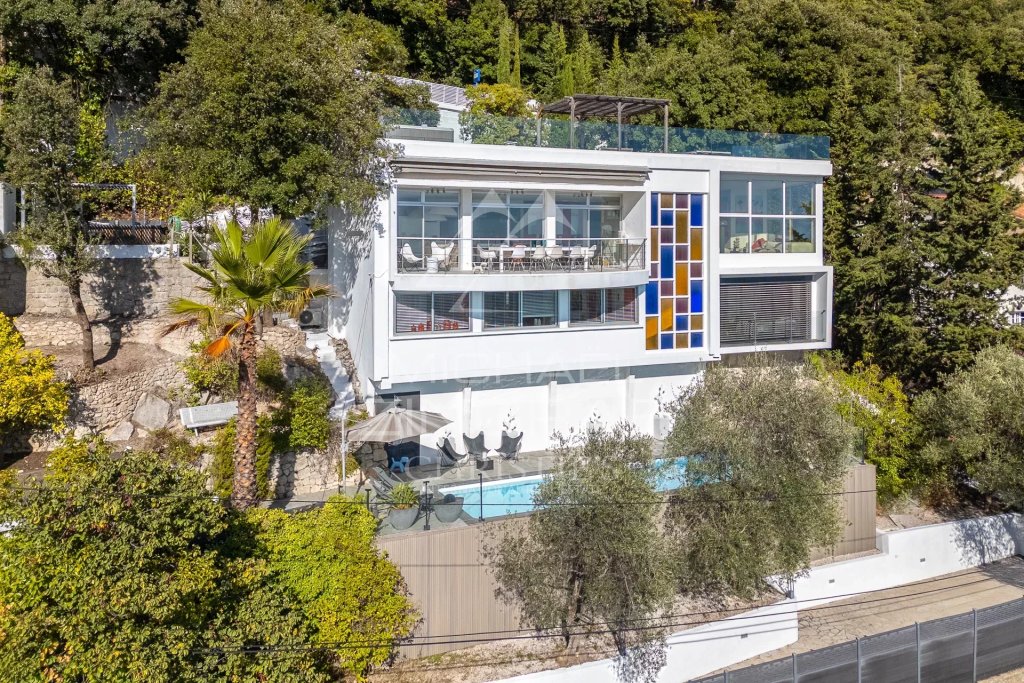 Villa for sale in Grasse — Contemporary villa with panoramic sea view