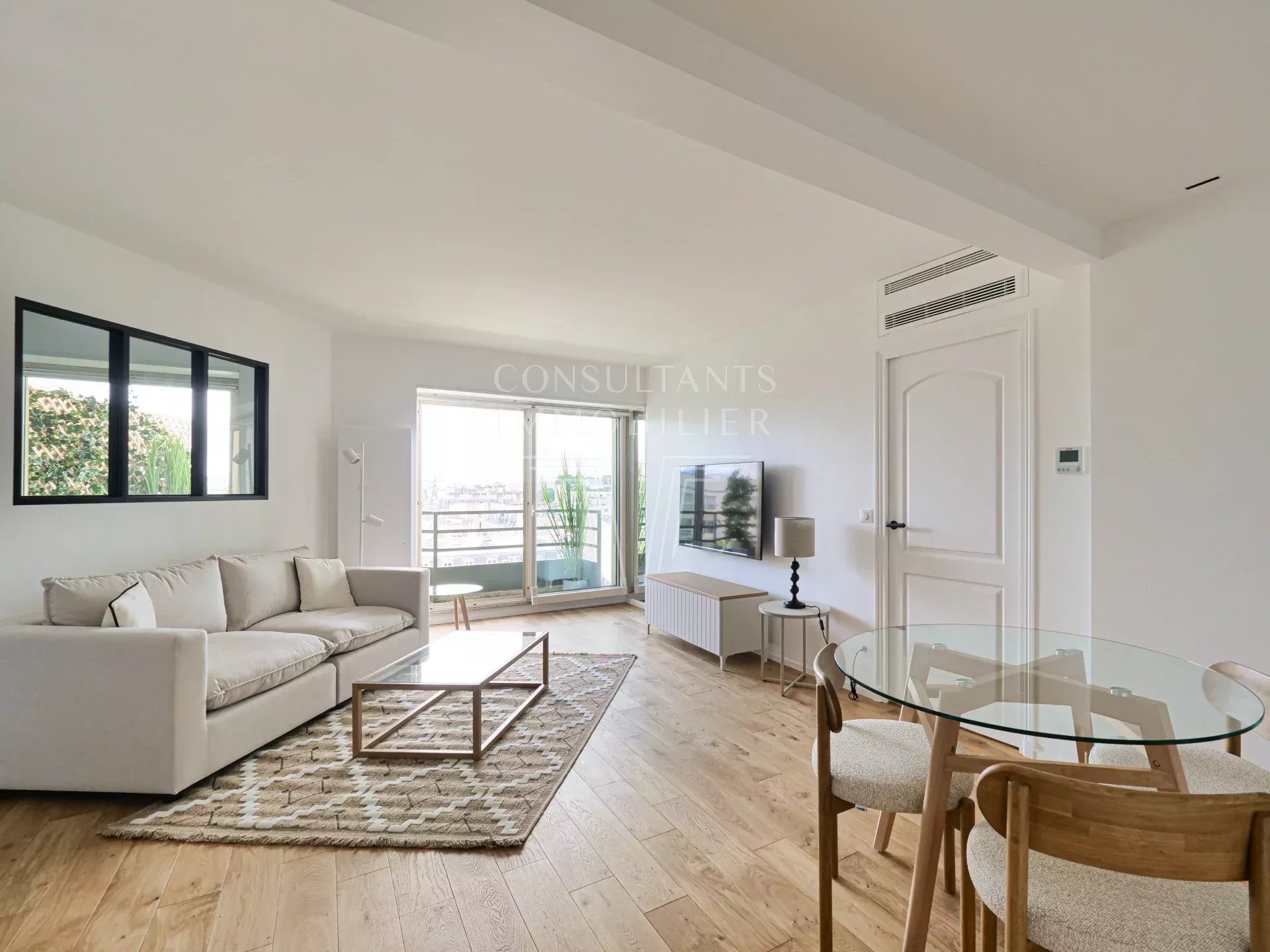 PASSY. DEUX-PIÈCES EN ÉTAGE ÉLEVÉ