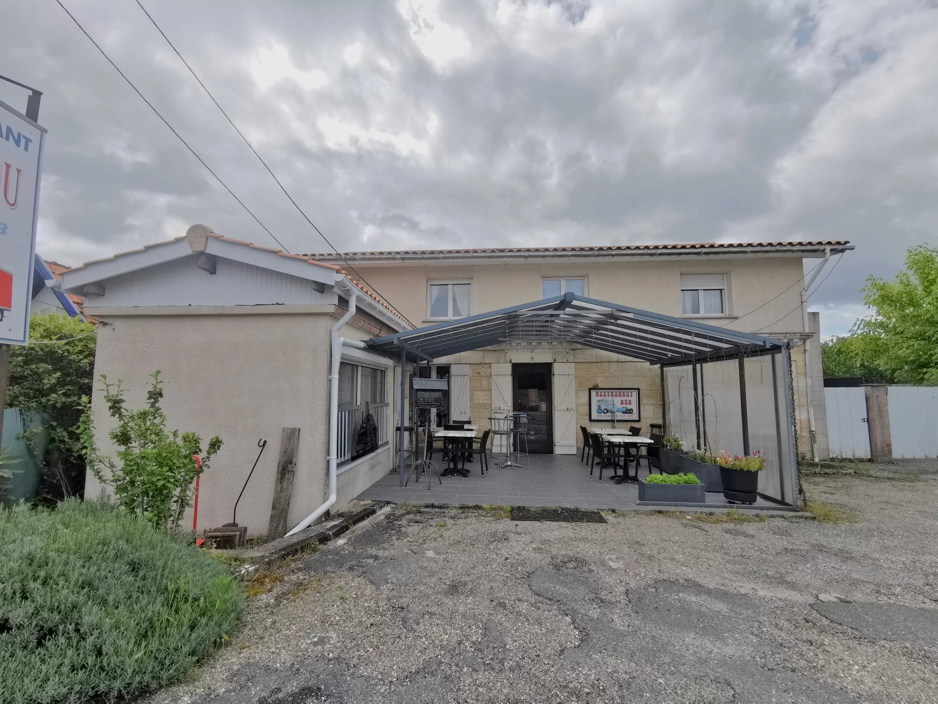 Bâtiment mixte restaurant + habitation