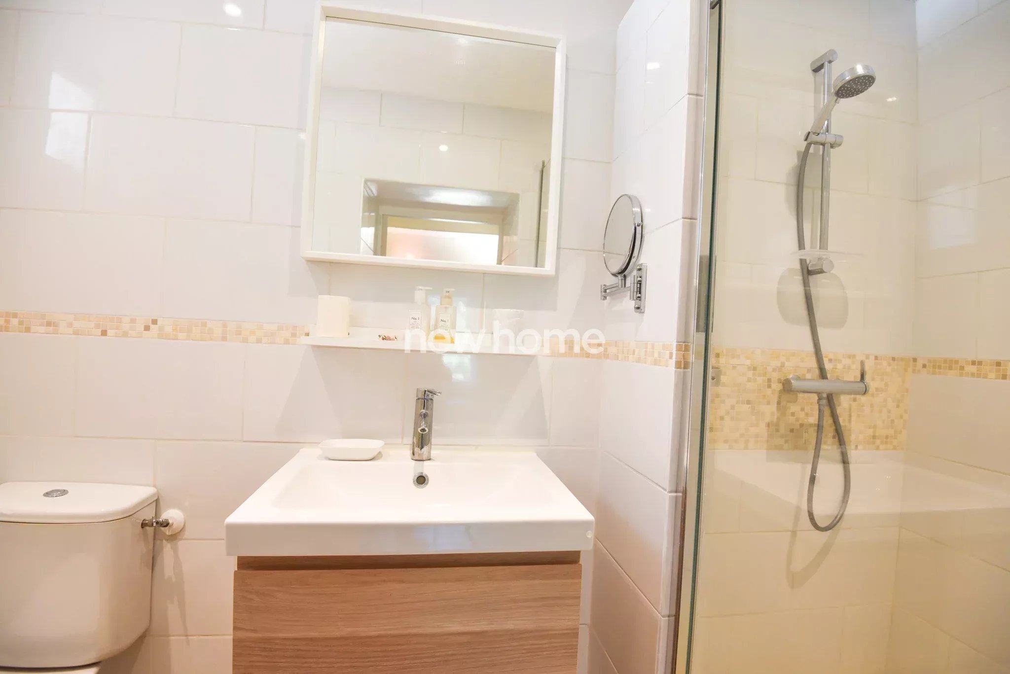 Maison 4 chambres au clame sur un beau terrain arboré