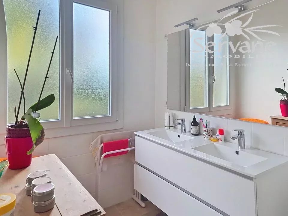 NICE VILLA 2 BEDROOMS WITH POOL  5 ROOMS