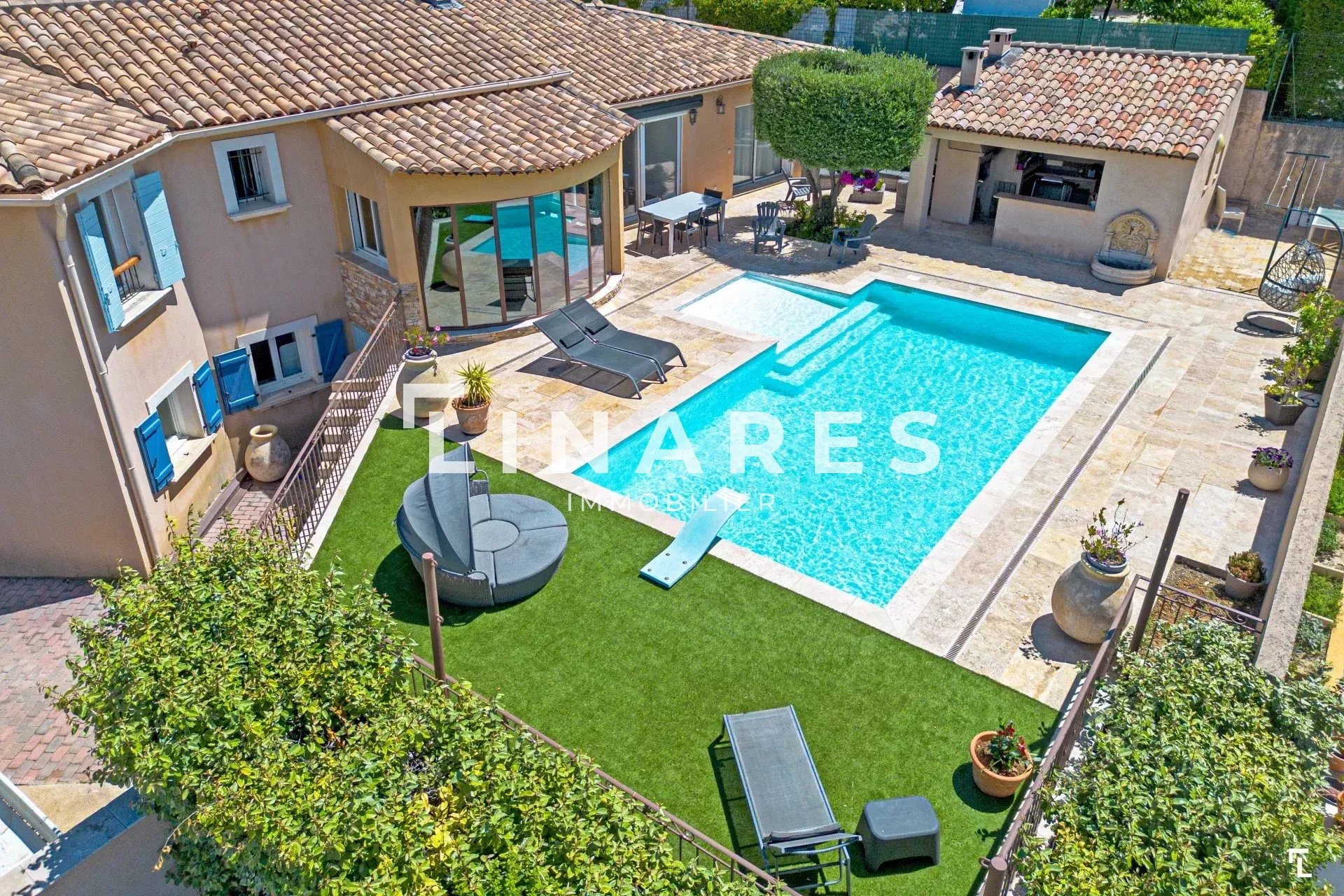 LA CEYRESTAINE  - Villa T7 de 225m2 - Terrain 759m2 - PISCINE - 13600 CEYRESTE