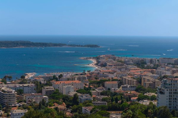 A Contemporary Masterpiece — Cannes Californie — photo 3