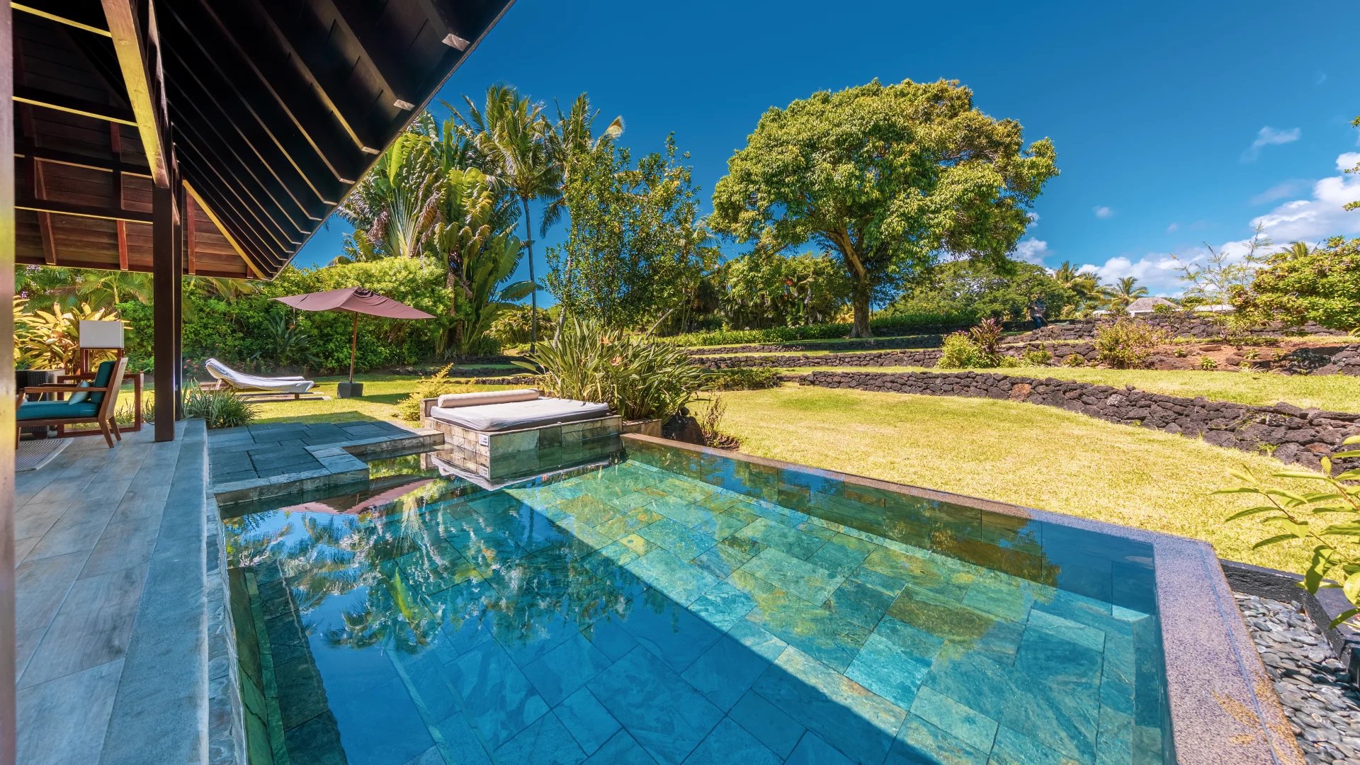 Mauritius: IRS Four Seasons villa suite in the east. Smart villa project.
