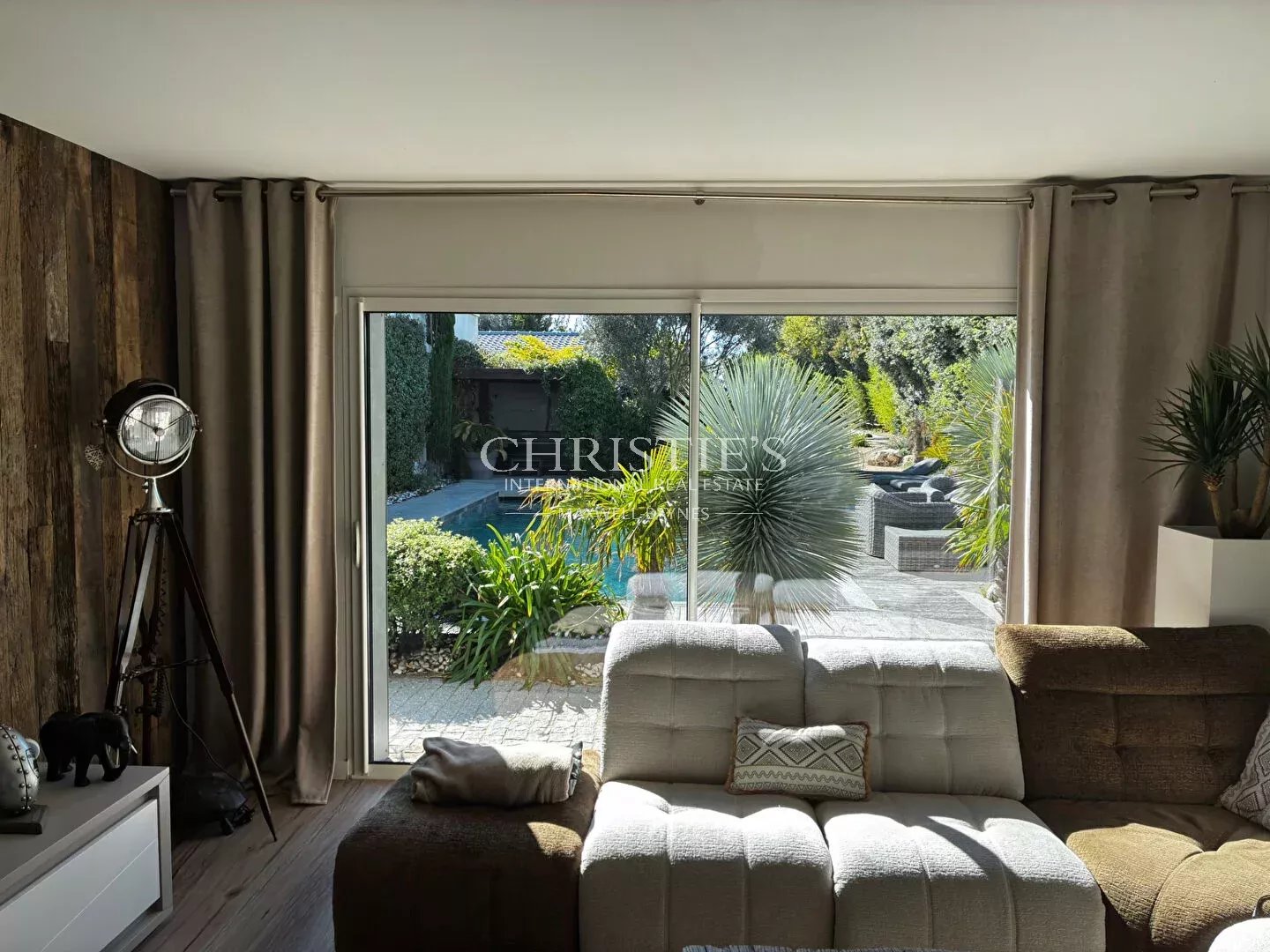 10 Bedroom Villa/Townhouse's Image 8