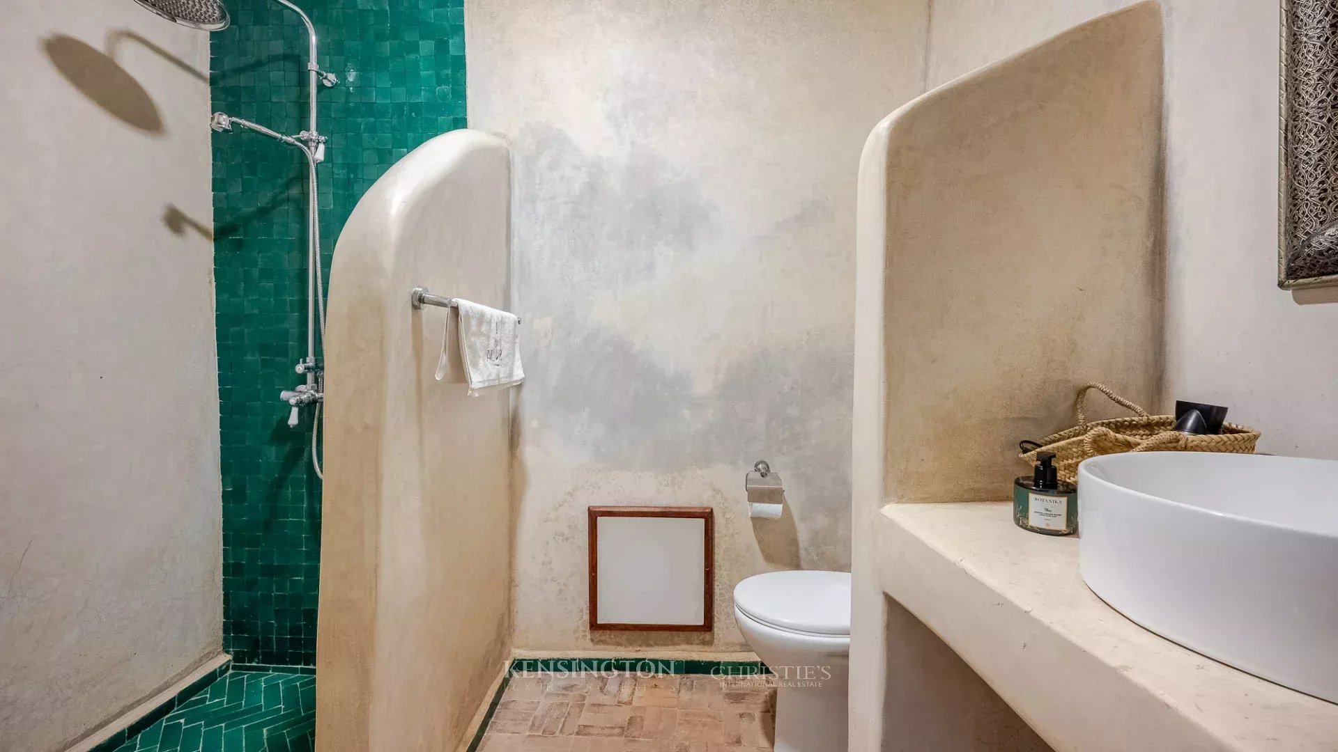6 Bedroom Villa/Townhouse's Image 3