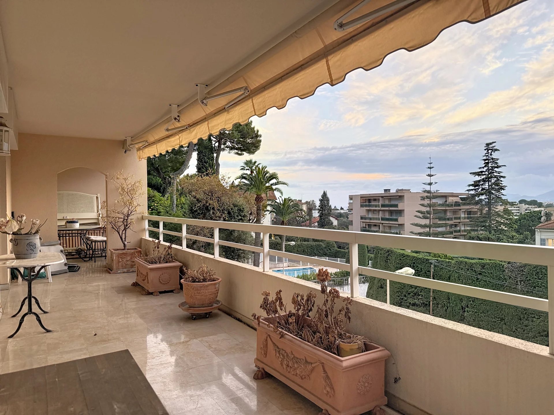 LE CANNET RESIDENTIEL 4P PROCHE COMMERCES