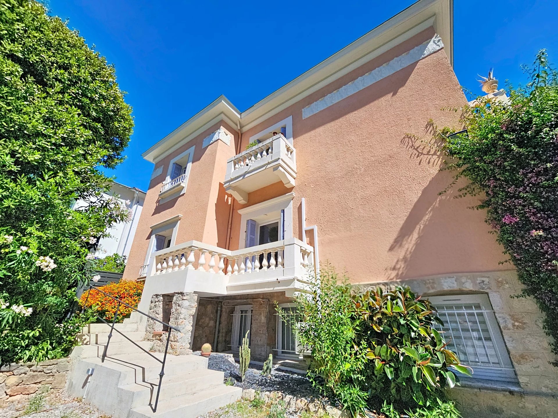 Agence immobilière de AZUR ACT IMMOBILIER