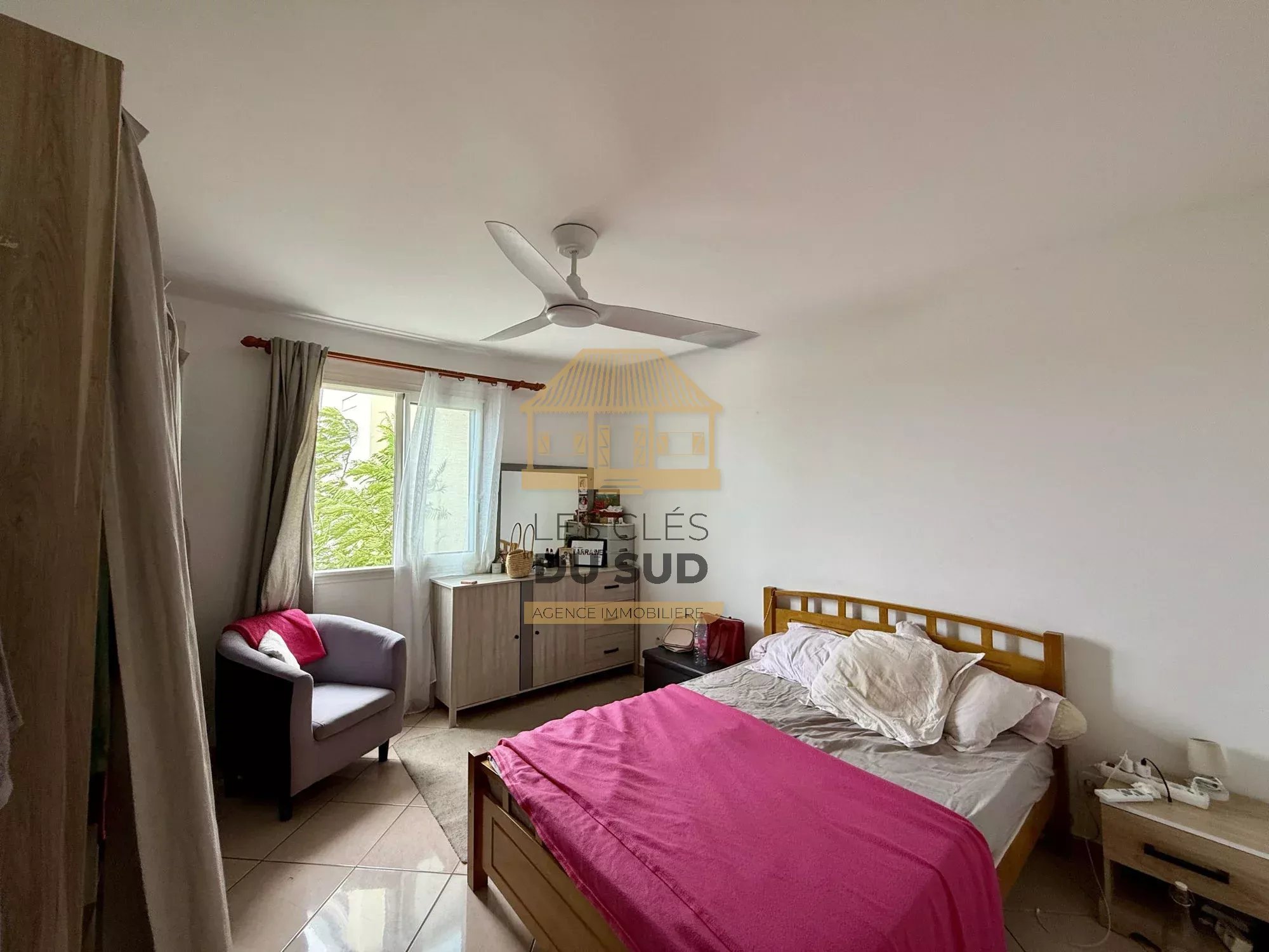 A VENDRE - APPARTEMENT DE TYPE T3 DE 60 M2 ENVIRON - ETANG SALÉ - 147 000 €
