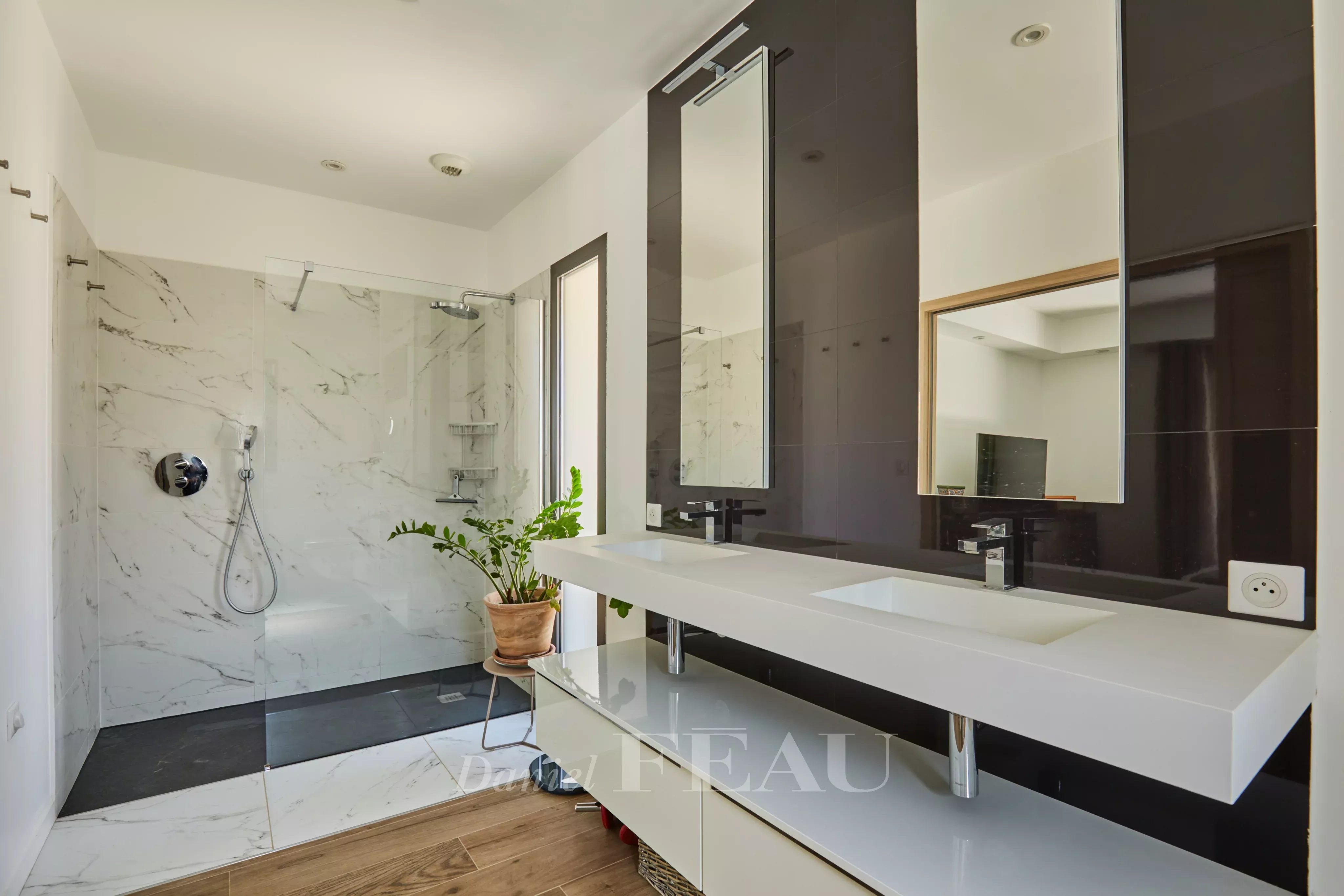 Sale House Paradou