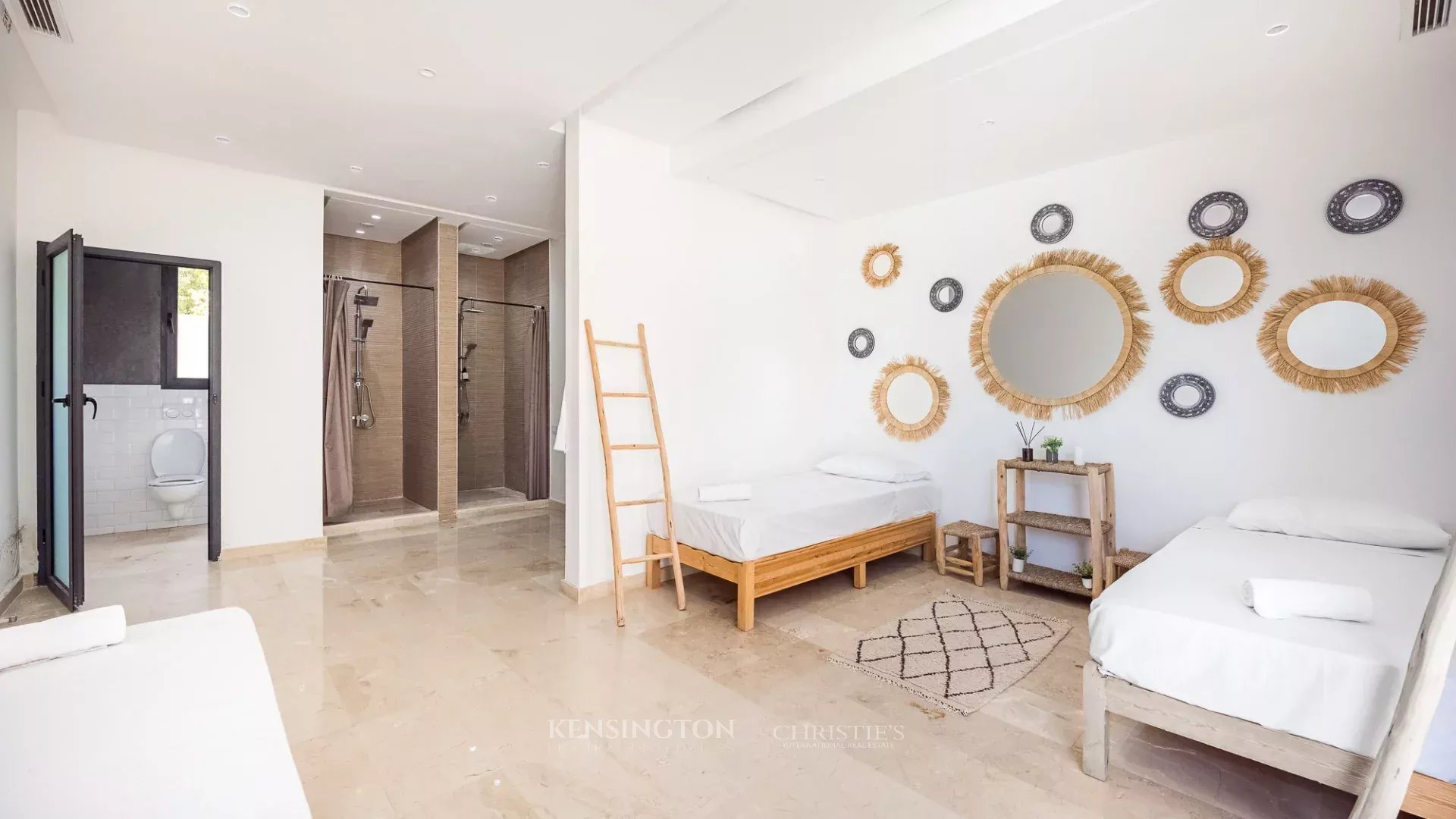 6 Bedroom Villa/Townhouse's Image 11