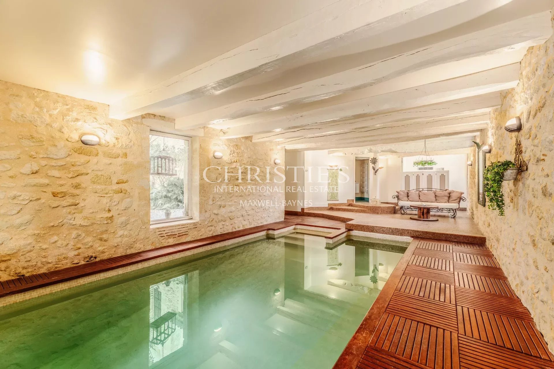 9 Bedroom Chateau's Image 16