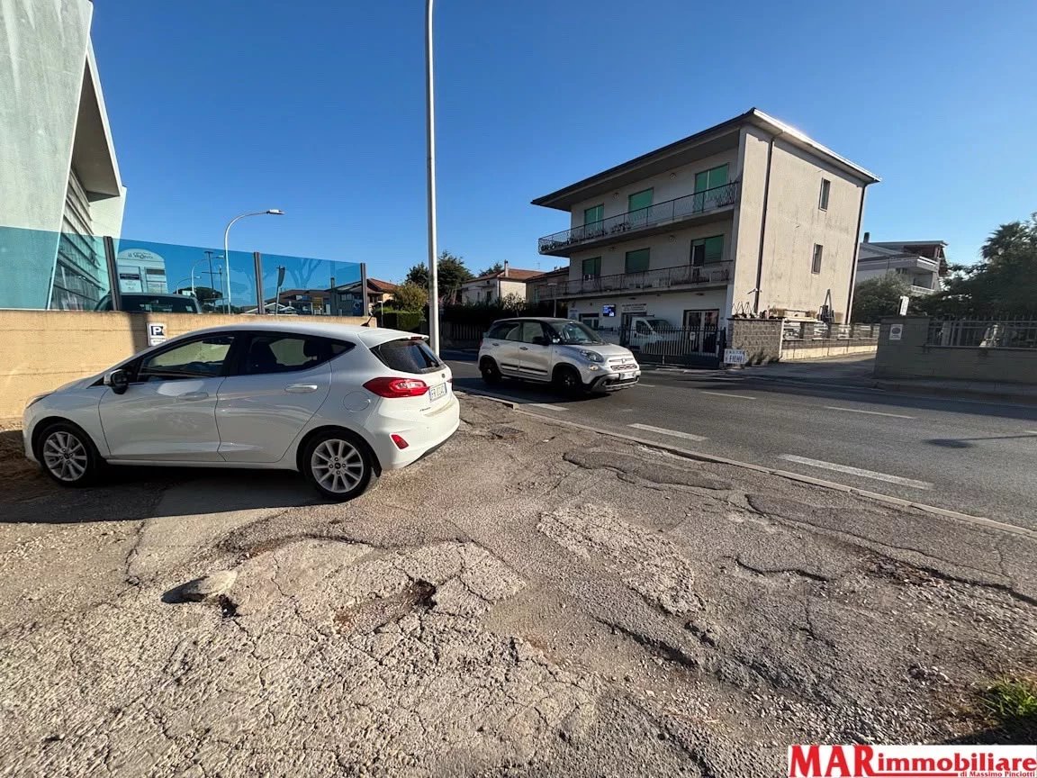 Vendita Muri locale commerciale Città Sant'Angelo