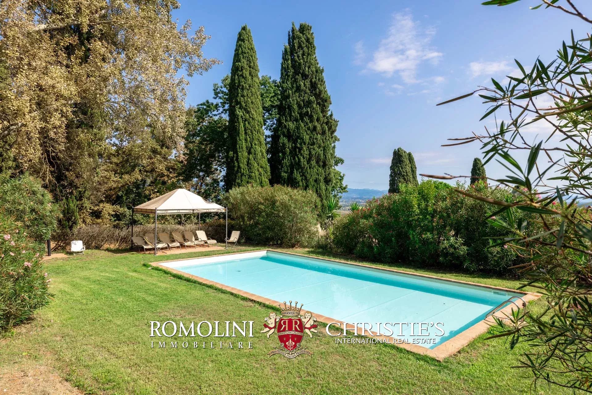 6 Bedroom Villa/Townhouse's Image 12
