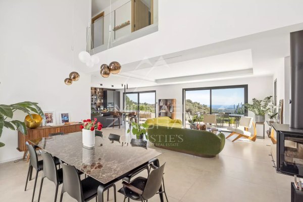 Tourrettes-sur-Loup: Modern Provençal property with panoramic views of the sea and the hills — photo 5